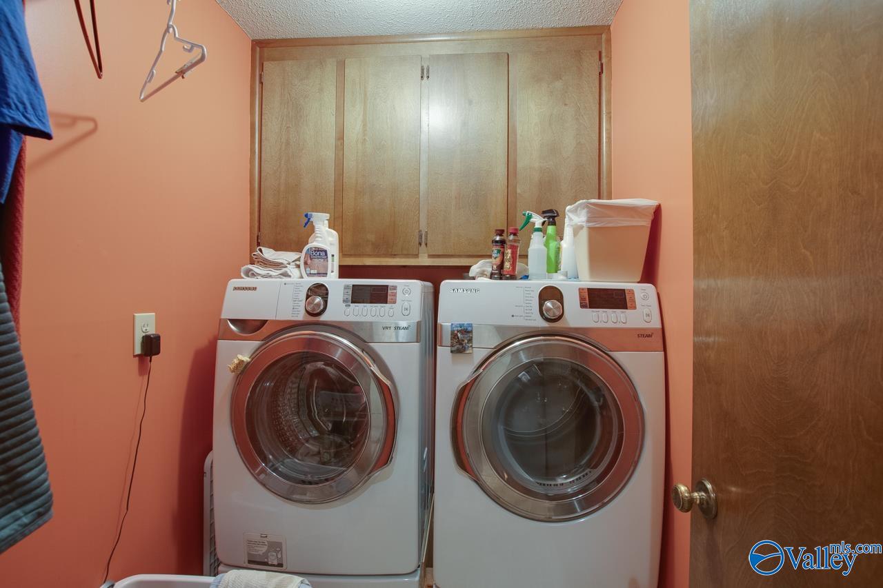 Huntsville, Alabama, 35802, United States, 4 Bedrooms Bedrooms, ,3 BathroomsBathrooms,Residential,For Sale,1996738