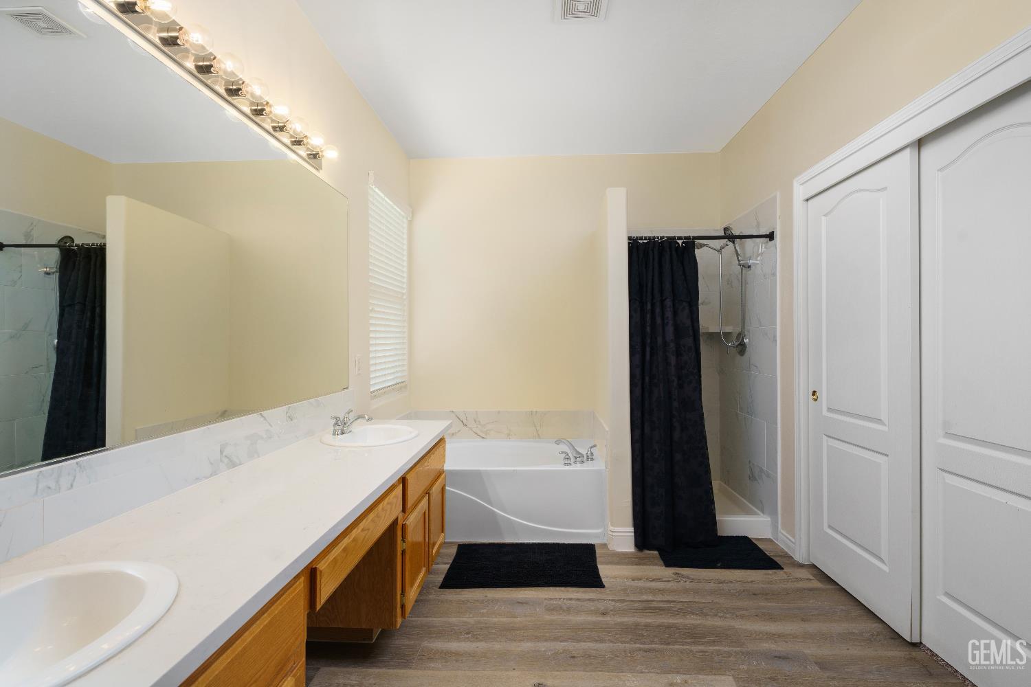 Bakersfield, California, 93311, United States, 5 Bedrooms Bedrooms, ,3 BathroomsBathrooms,Residential,For Sale,1933198