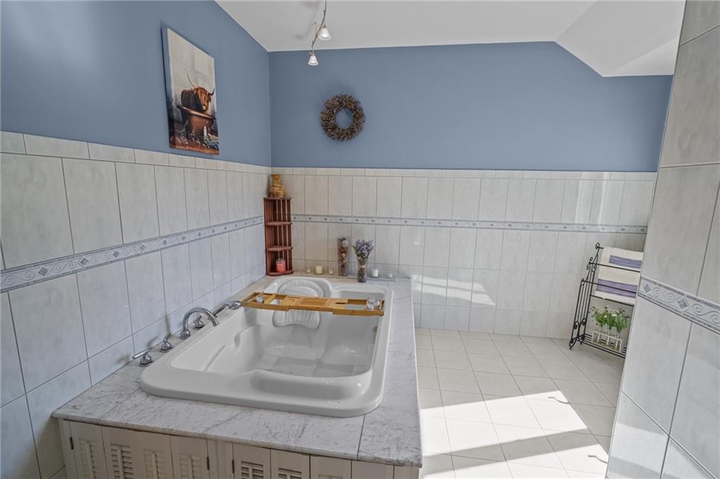 North Kingstown, Rhode Island, 02852, United States, 3 Bedrooms Bedrooms, ,4 BathroomsBathrooms,Residential,For Sale,1973997