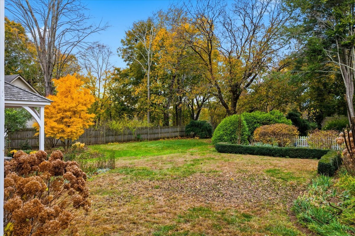 Guilford, Connecticut, 06437, United States, 5 Bedrooms Bedrooms, ,Residential,For Sale,2002504