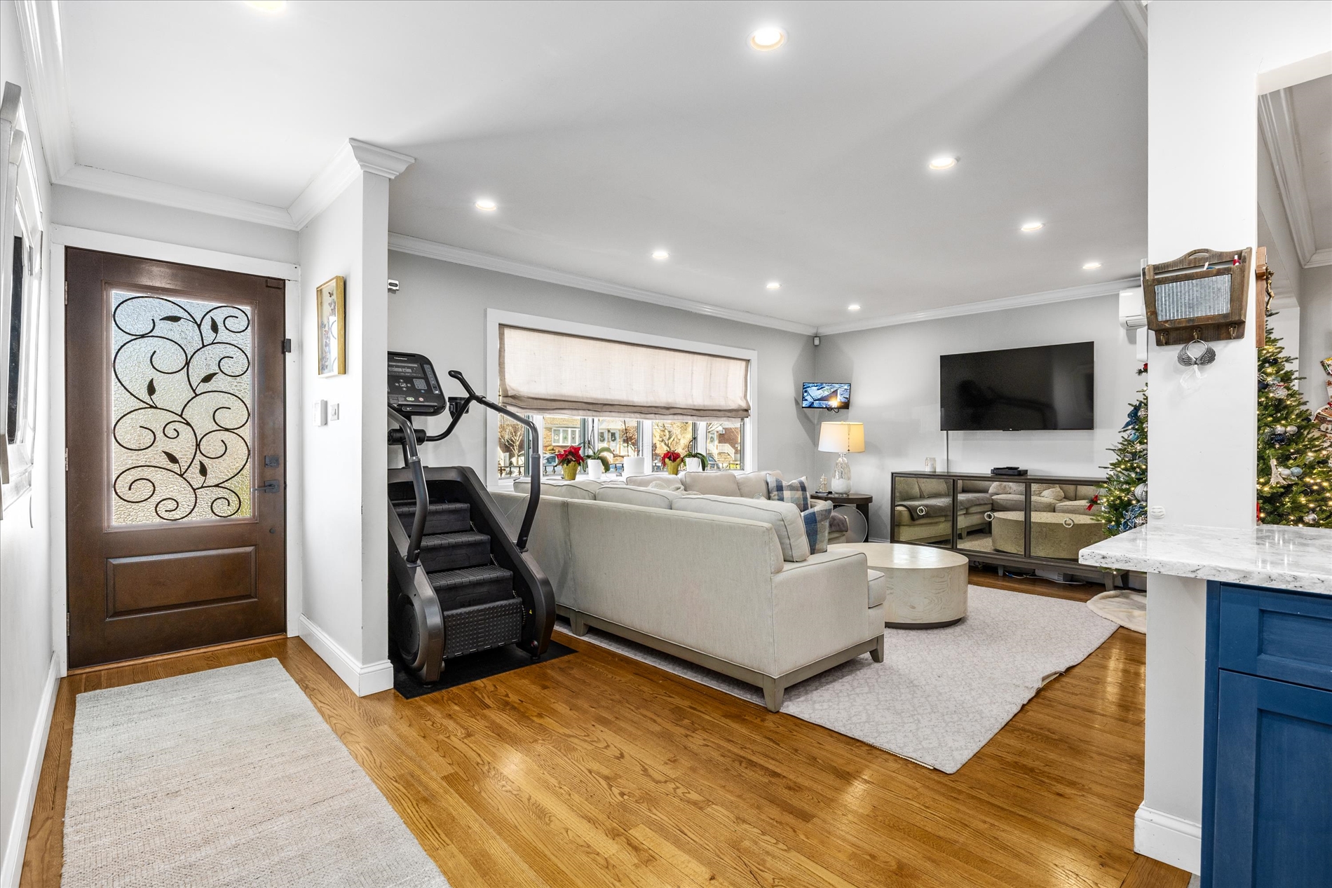 Howard Beach, New York, 11414, United States, 6 Bedrooms Bedrooms, ,2 BathroomsBathrooms,Residential,For Sale,2005661