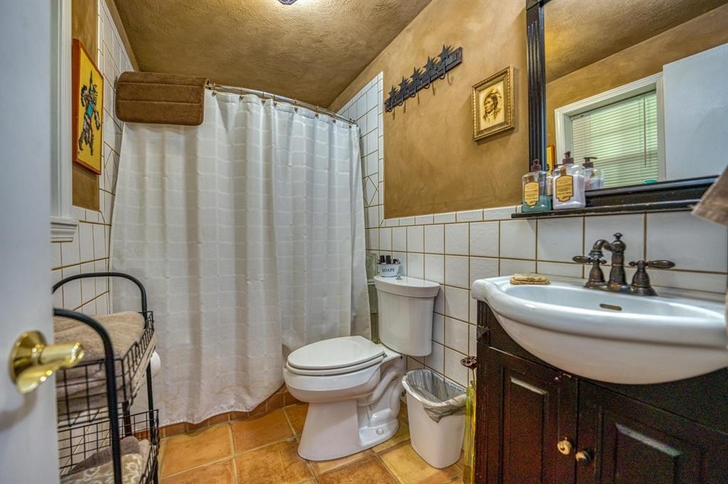 Harrison, Arkansas, 72601, United States, 4 Bedrooms Bedrooms, ,4 BathroomsBathrooms,Residential,For Sale,1977984