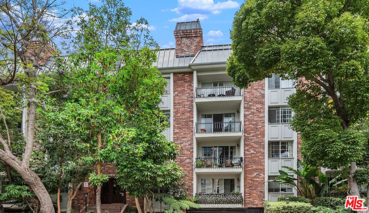 Los Angeles, California, 90024, United States, 2 Bedrooms Bedrooms, ,2 BathroomsBathrooms,Residential,For Sale,1876383