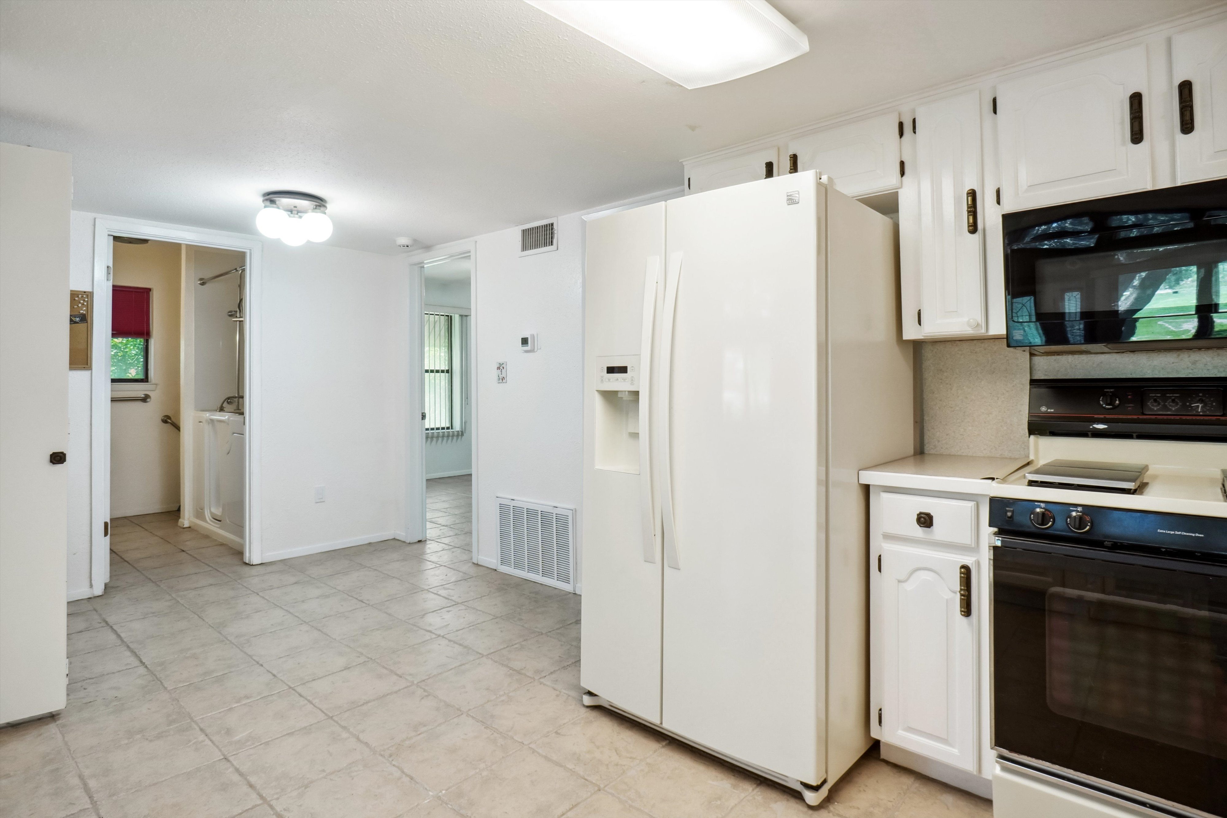 Bridgeport, Texas, 76426, United States, 4 Bedrooms Bedrooms, ,3 BathroomsBathrooms,Residential,For Sale,1981082