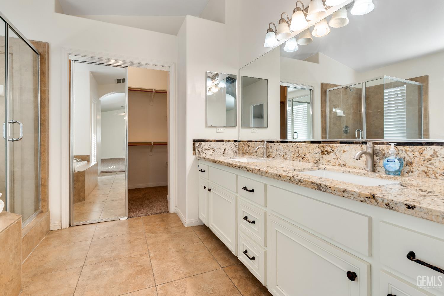 Bakersfield, California, 93311, United States, 5 Bedrooms Bedrooms, ,2 BathroomsBathrooms,Residential,For Sale,1949129