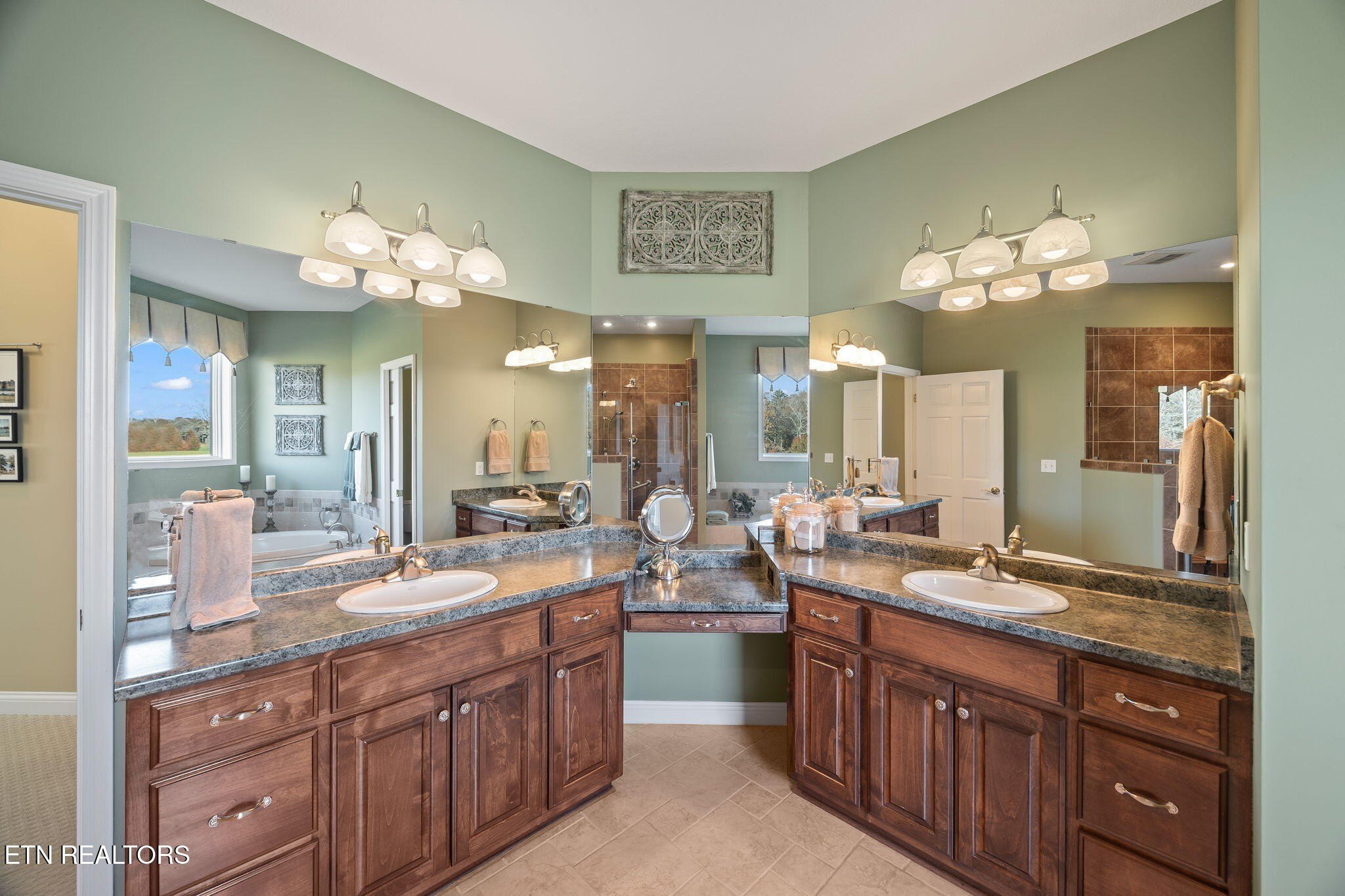 Deer Lodge, Tennessee, 37726, United States, 3 Bedrooms Bedrooms, ,4 BathroomsBathrooms,Residential,For Sale,1996492