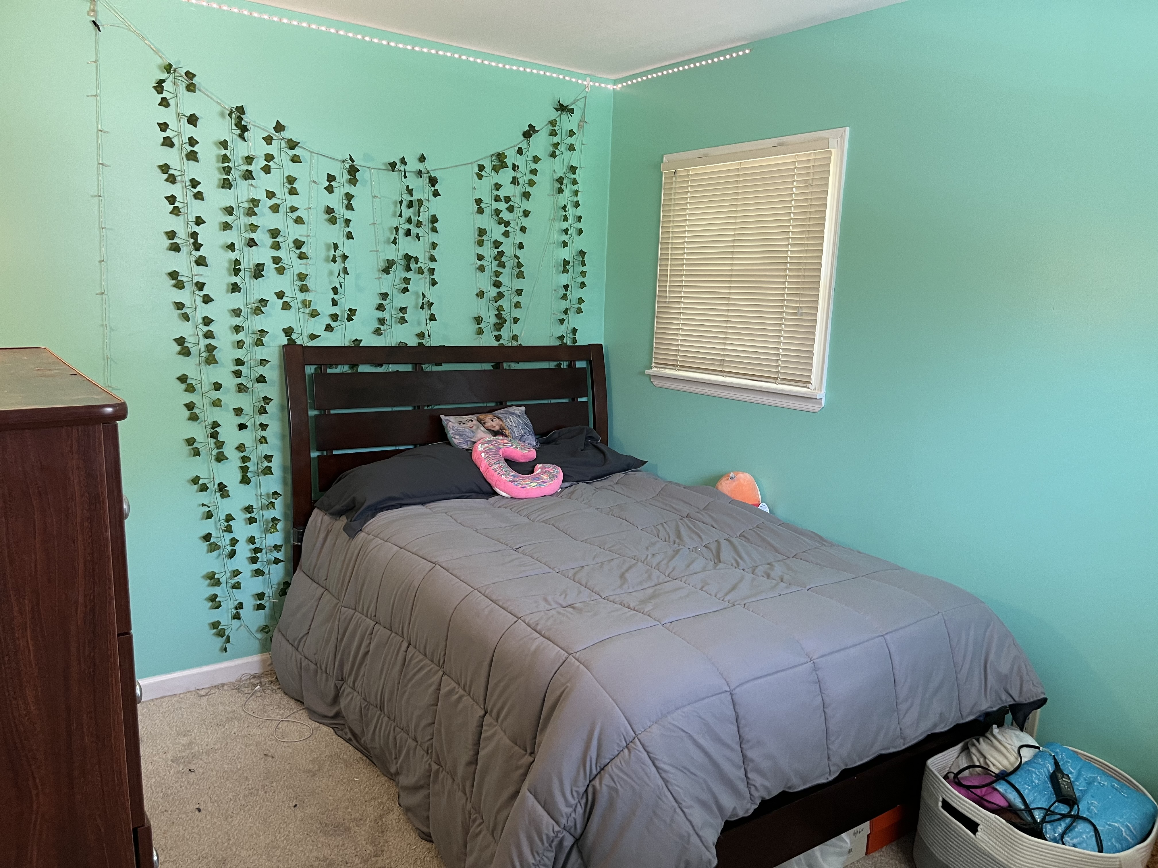 North Babylon, New York, 11703, United States, 4 Bedrooms Bedrooms, ,2 BathroomsBathrooms,Residential,For Sale,1866657
