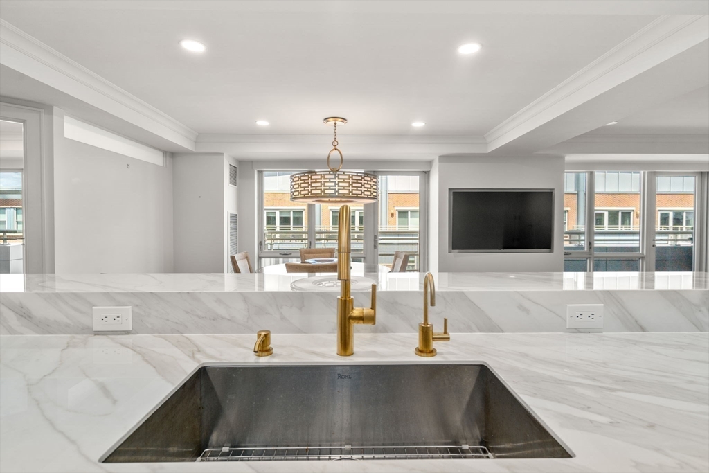 Boston, Massachusetts, 02109, United States, 3 Bedrooms Bedrooms, ,3 BathroomsBathrooms,Residential,For Sale,1990888