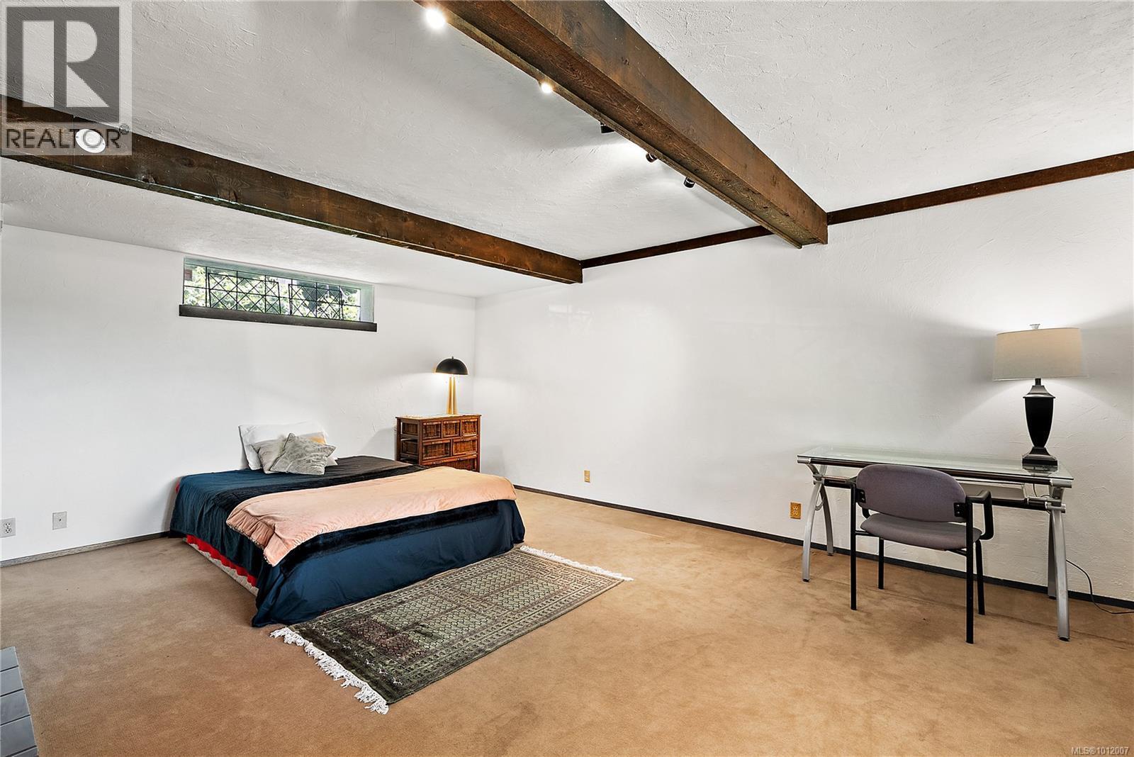 SAANICH, British Columbia, V9A 2R8, CA, 6 Bedrooms Bedrooms, ,3 BathroomsBathrooms,Residential,For Sale,1948762