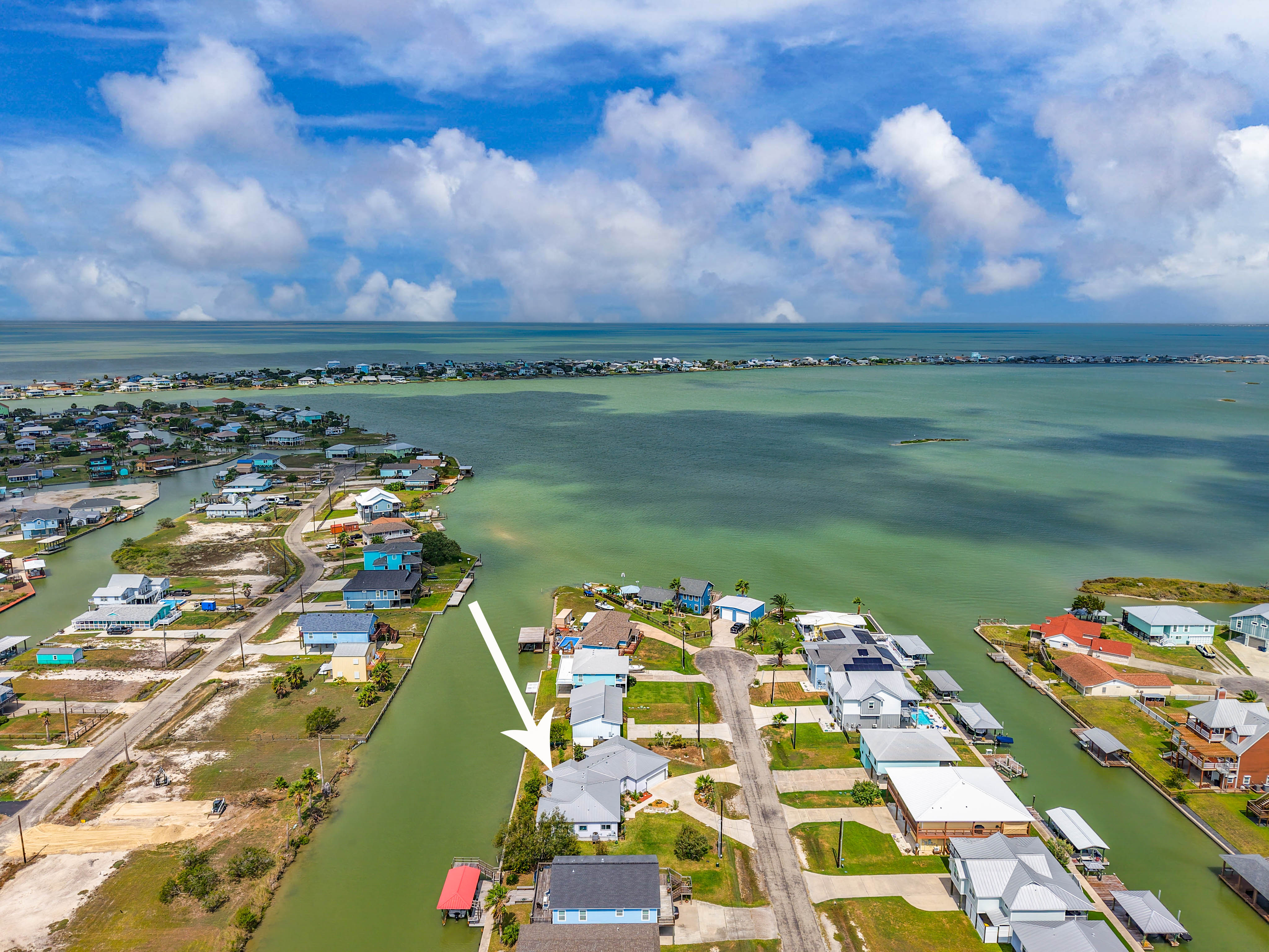  Beautiful Coastal Home on Oversized Lot - 物件實景