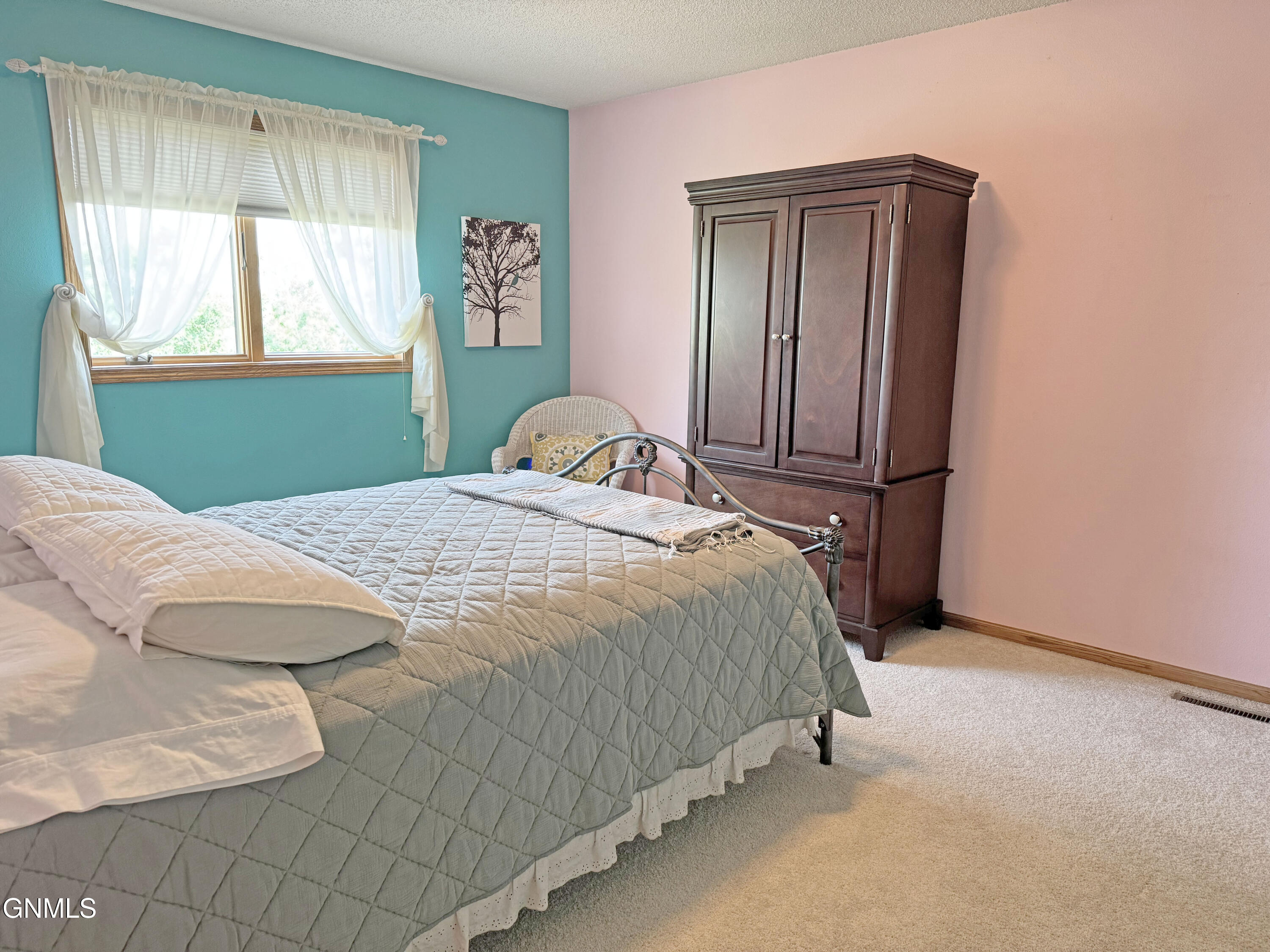 Bismarck, North Dakota, 58503, United States, 5 Bedrooms Bedrooms, ,2 BathroomsBathrooms,Residential,For Sale,2001566