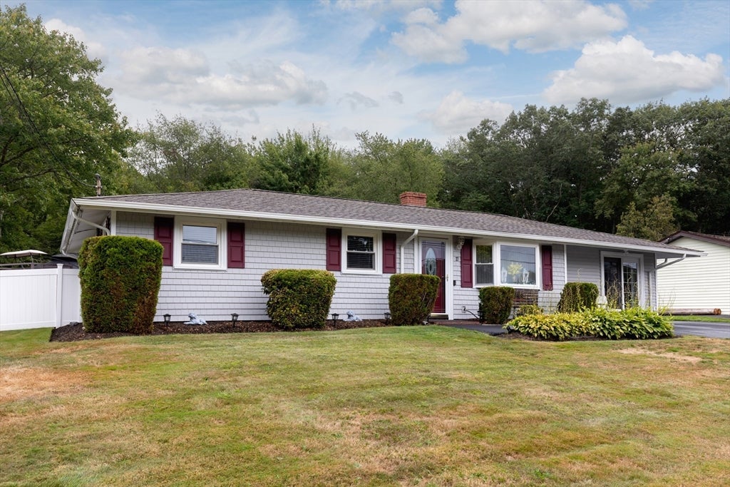Holbrook, Massachusetts, 02343, United States, 3 Bedrooms Bedrooms, ,1 BathroomBathrooms,Residential,For Sale,1921162