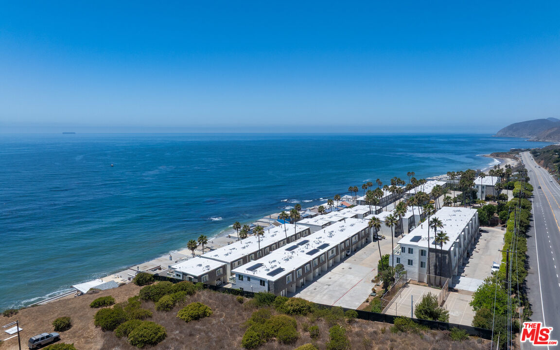Malibu, California, 90265, United States, 2 Bedrooms Bedrooms, ,2 BathroomsBathrooms,Residential,For Sale,1896546