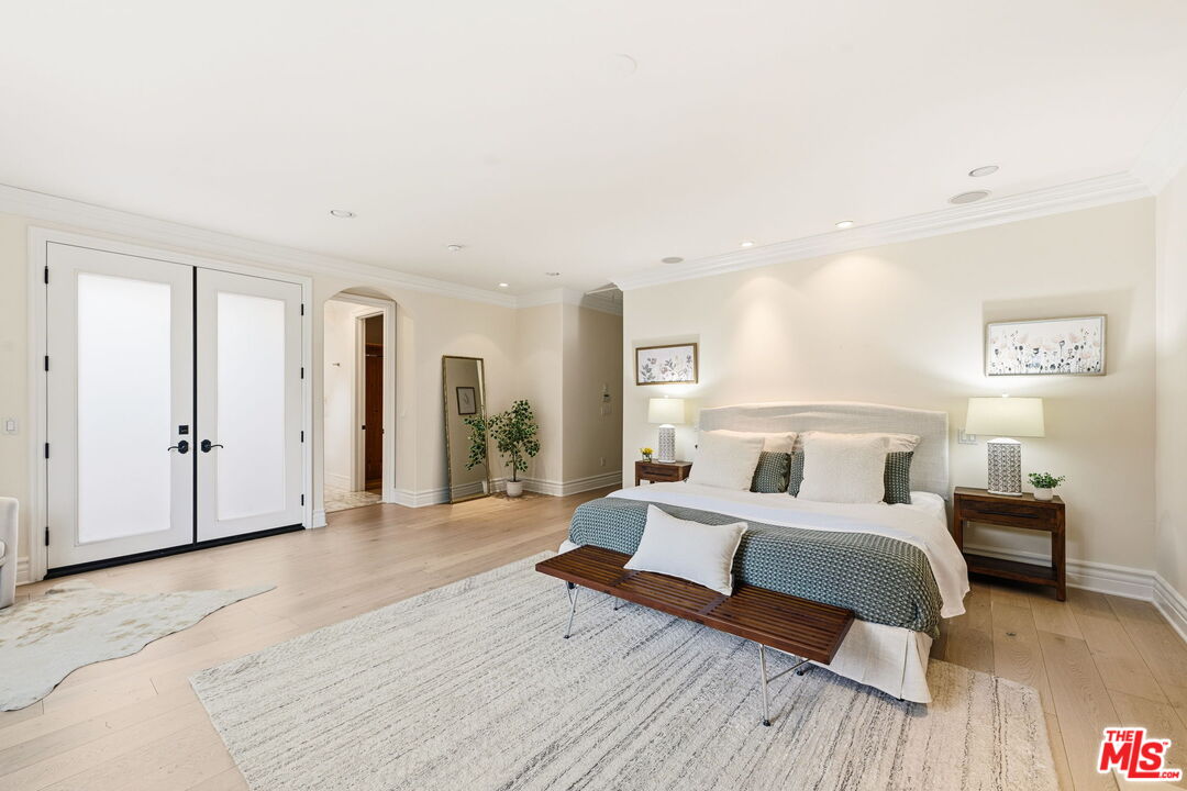 Encino, California, 91436, United States, 4 Bedrooms Bedrooms, ,3 BathroomsBathrooms,Residential,For Sale,1988091