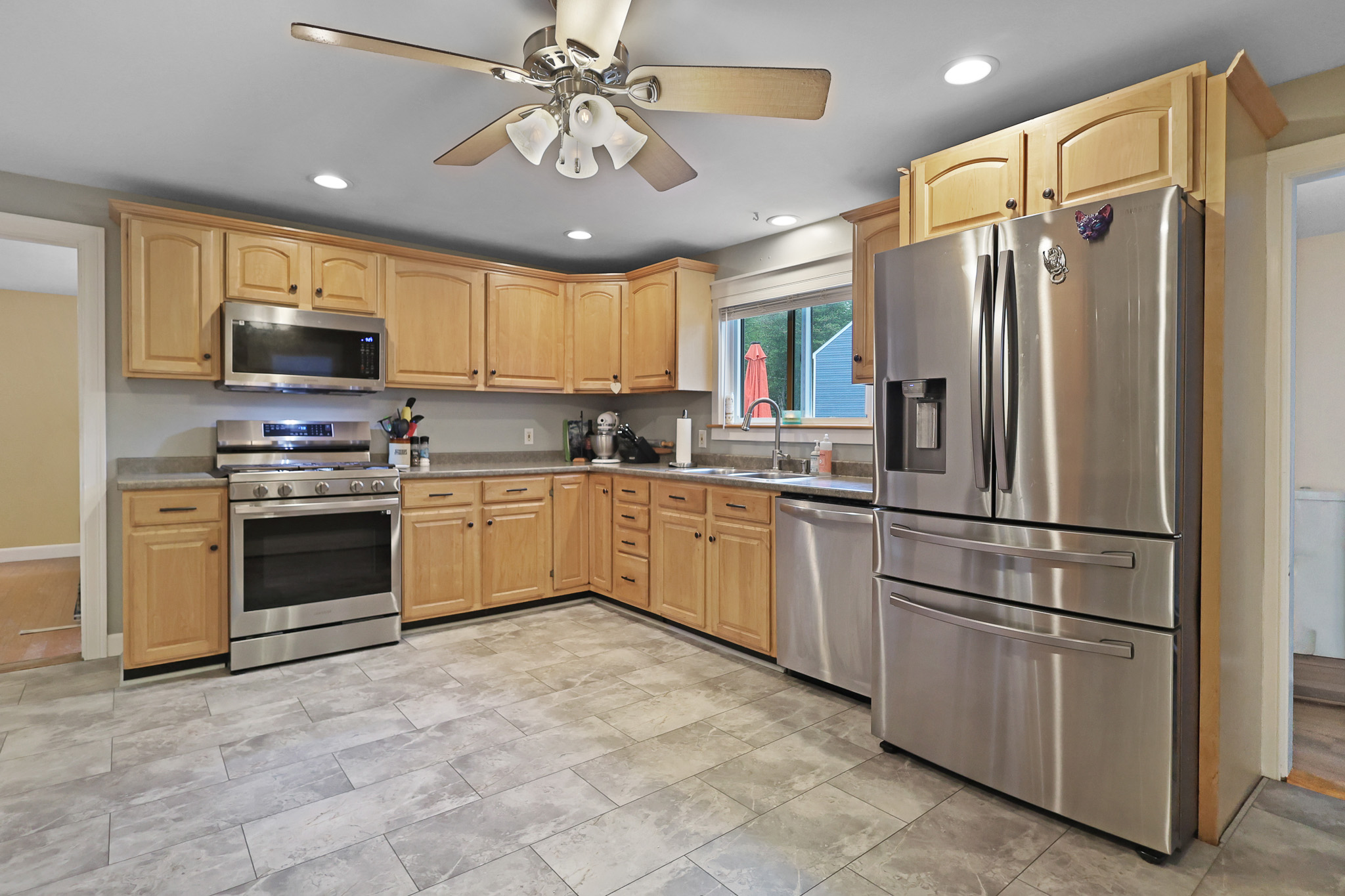 Haverhill, Massachusetts, 01830, United States, 3 Bedrooms Bedrooms, ,2 BathroomsBathrooms,Residential,For Sale,2048999