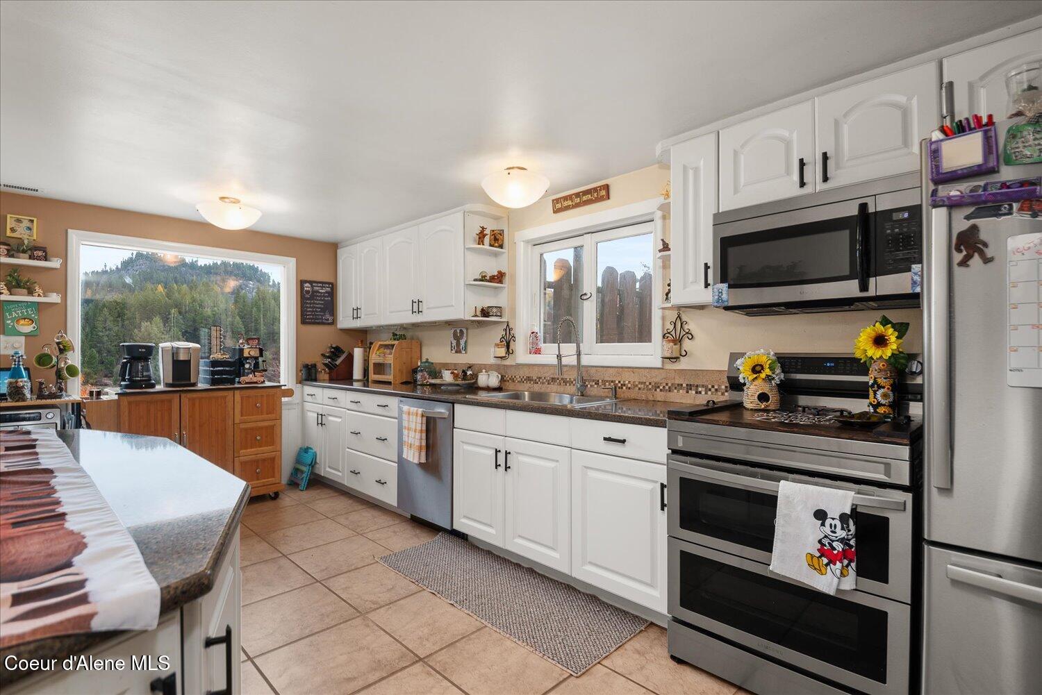 Metaline Falls, Washington, 99153, United States, 5 Bedrooms Bedrooms, ,3 BathroomsBathrooms,Residential,For Sale,1980097