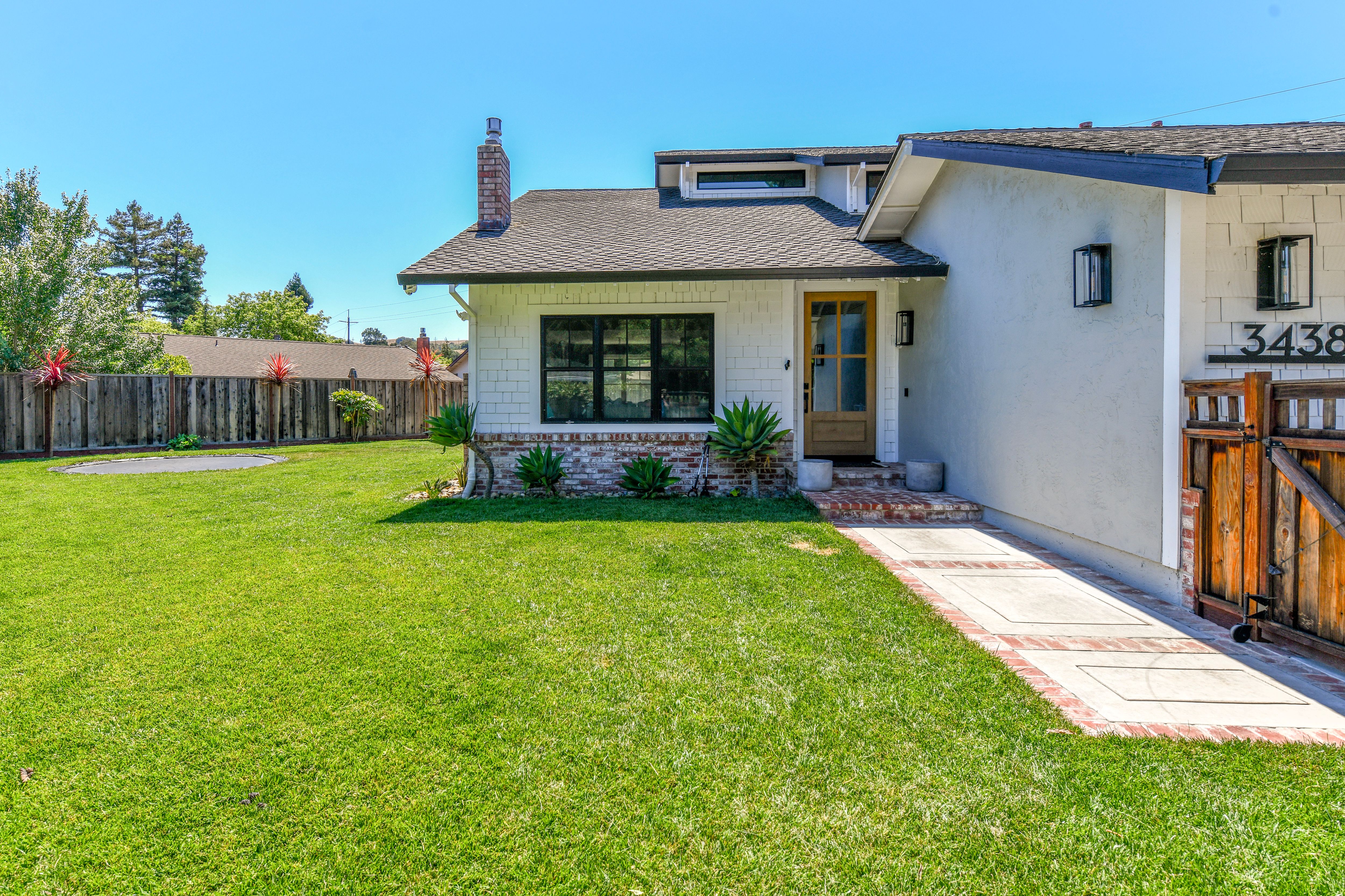  Modern Farm-Style Browns Valley Home - 物件實景