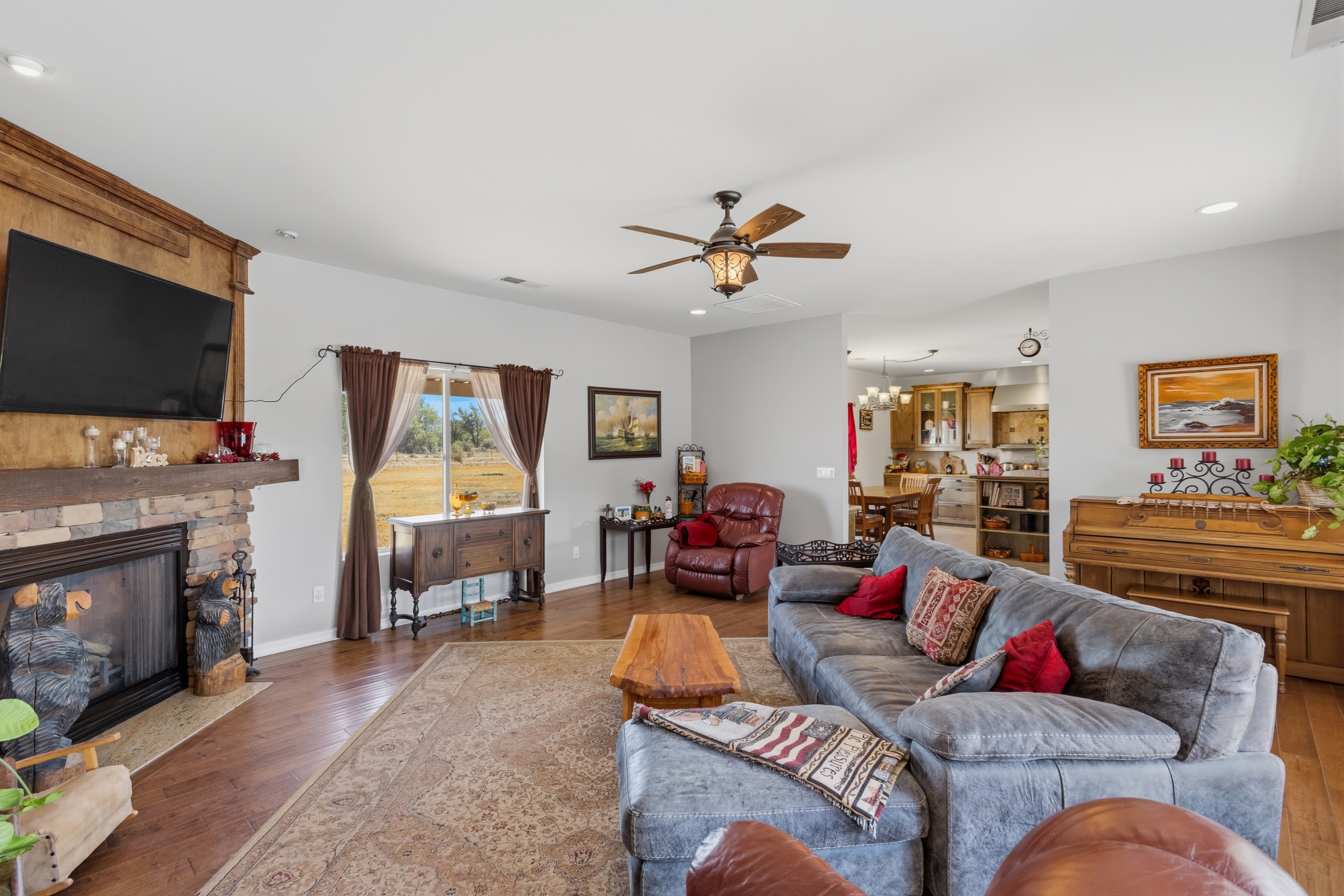 Los Lunas, New Mexico, 87031, United States, 5 Bedrooms Bedrooms, ,5 BathroomsBathrooms,Residential,For Sale,2048423