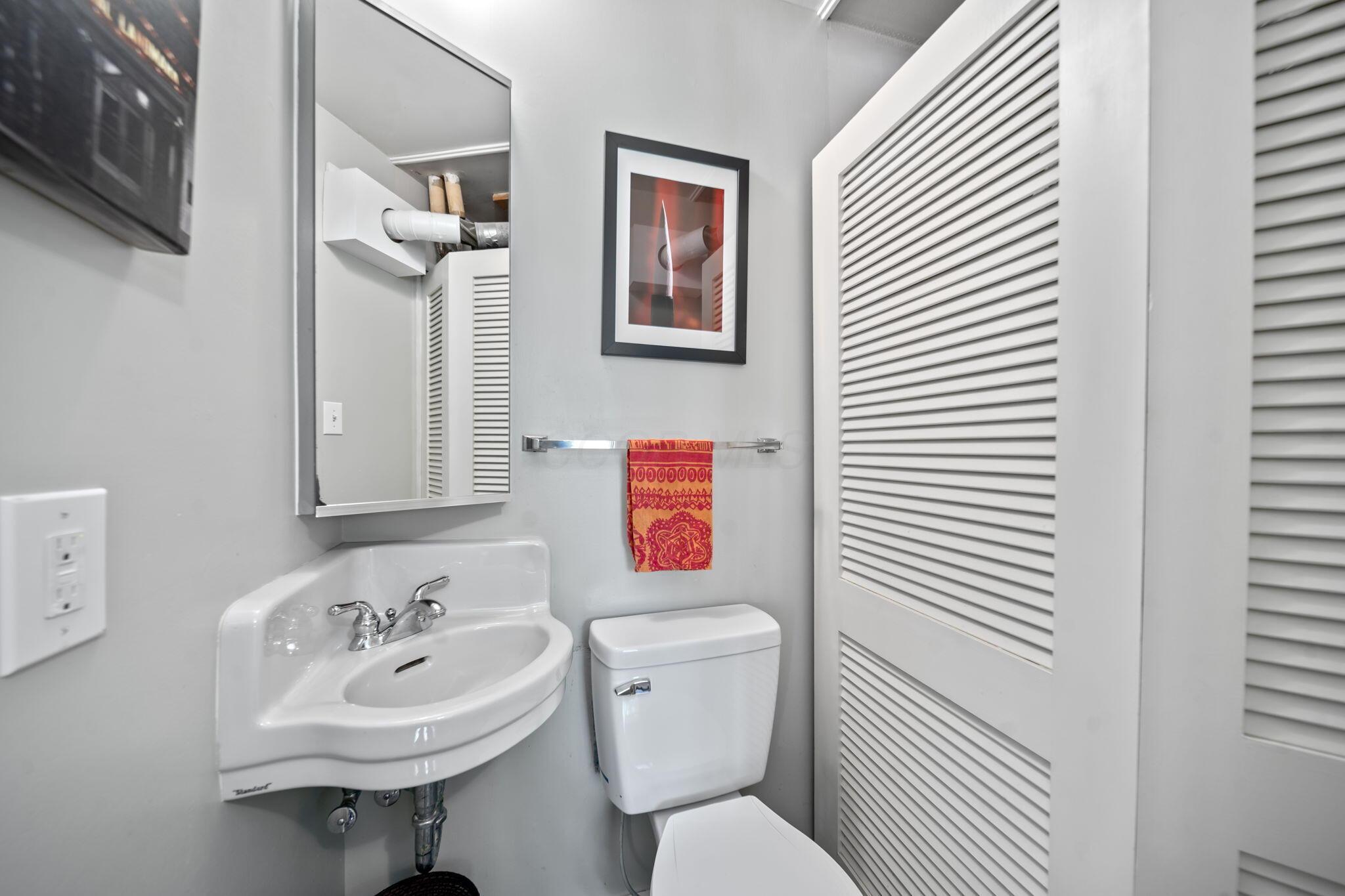 Columbus, Ohio, 43221, United States, 3 Bedrooms Bedrooms, ,4 BathroomsBathrooms,Residential,For Sale,1951333