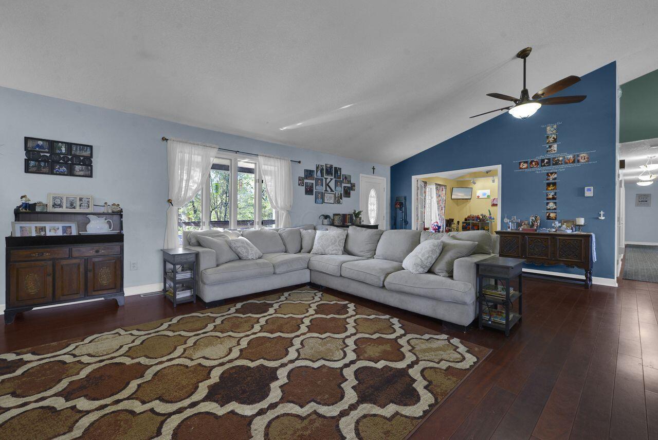 Granville, Ohio, 43023, United States, 5 Bedrooms Bedrooms, ,3 BathroomsBathrooms,Residential,For Sale,1970810