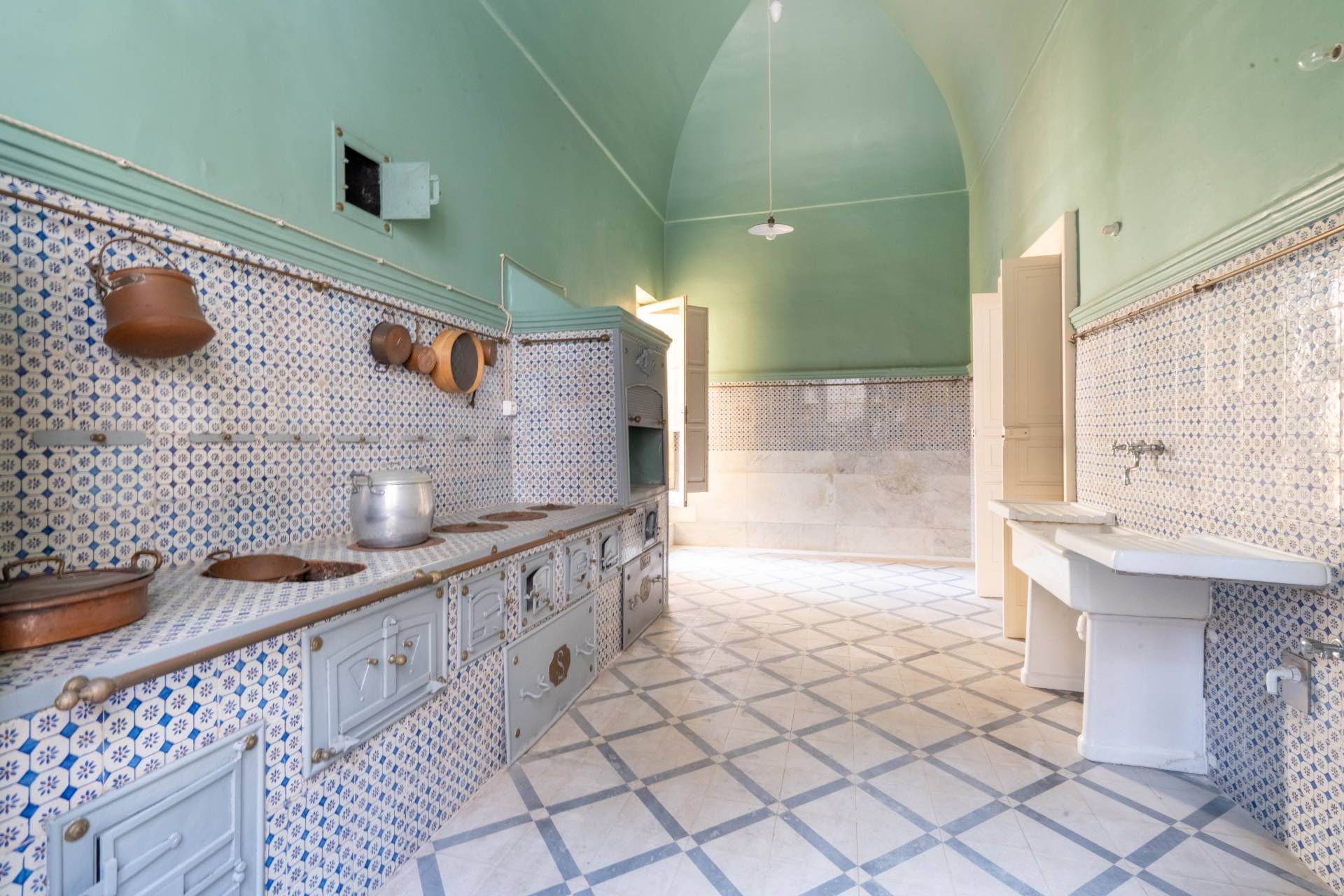 Piazza Anime / Corso Roma, Brindisi, Brindisi, 72100, IT, 8 Bedrooms Bedrooms, ,2 BathroomsBathrooms,Residential,For Sale,Piazza Anime / Corso Roma,1629554