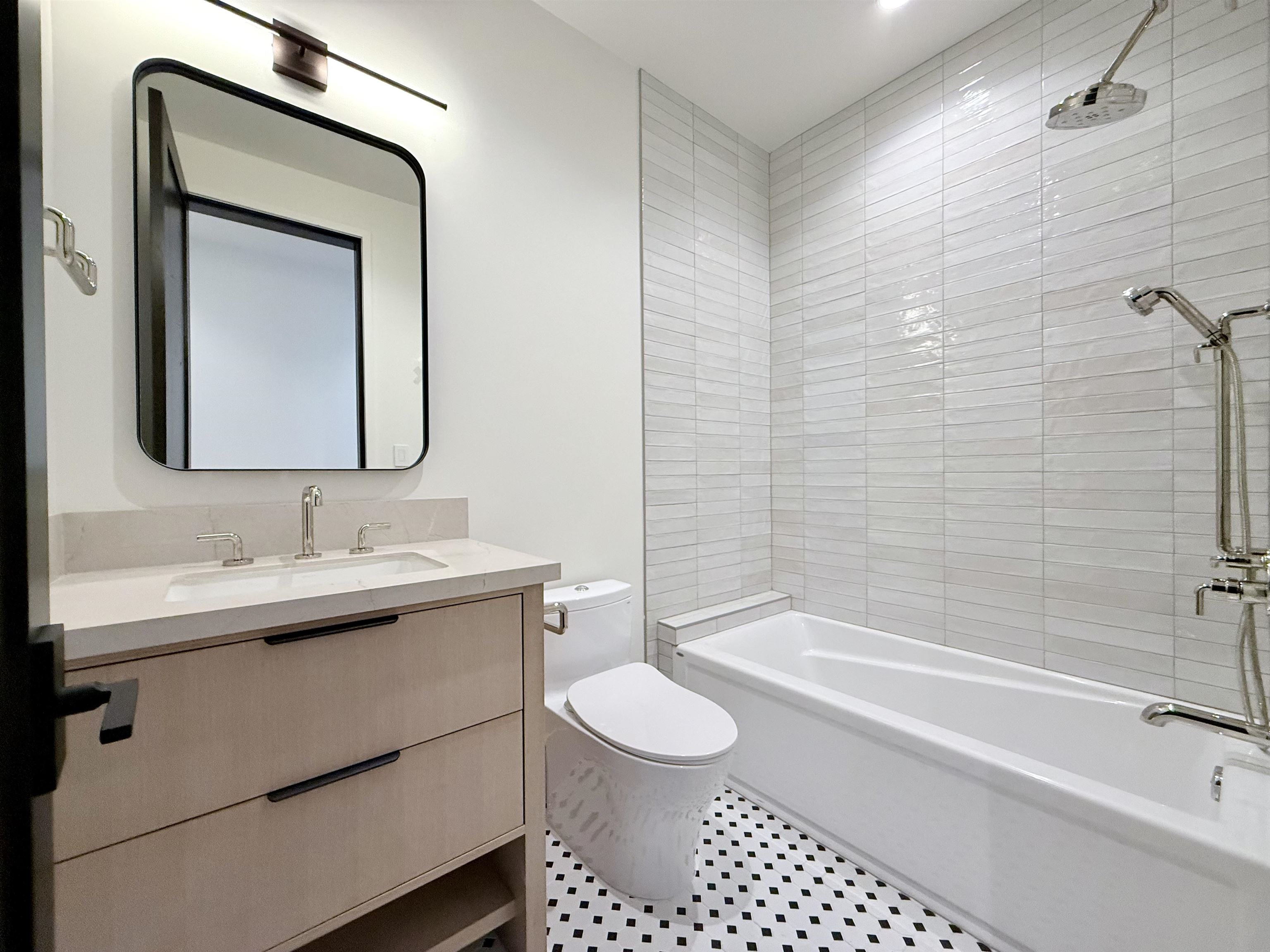 Truckee, California, 96161, United States, 5 Bedrooms Bedrooms, ,5 BathroomsBathrooms,Residential,For Sale,1992888