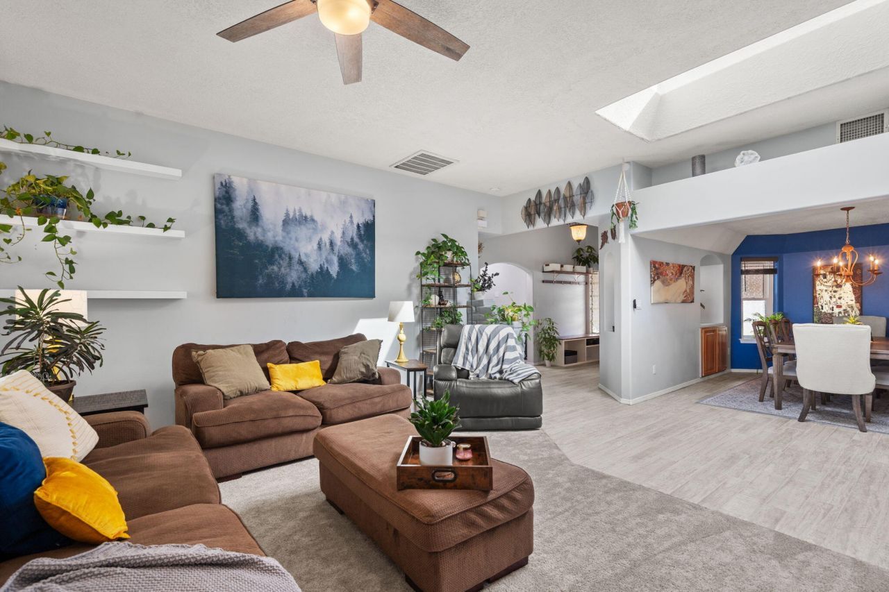 Albuquerque, New Mexico, 87122, United States, 3 Bedrooms Bedrooms, ,2 BathroomsBathrooms,Residential,For Sale,1992964