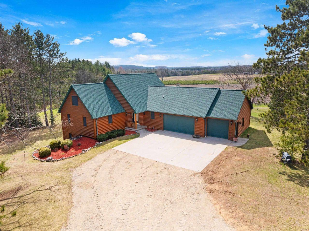 CRIVITZ, Wisconsin, 54129, United States, 4 Bedrooms Bedrooms, ,3 BathroomsBathrooms,Residential,For Sale,1792767