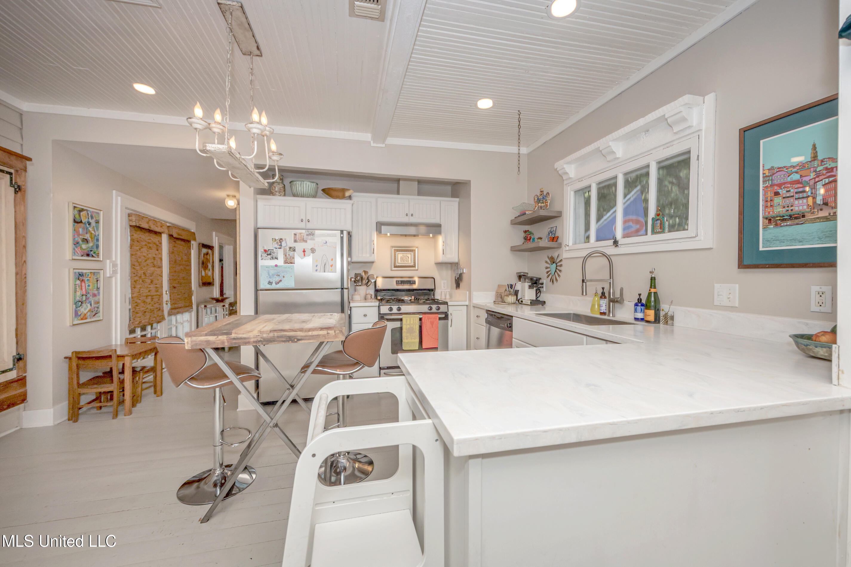 Ocean Springs, Mississippi, 39564, United States, 3 Bedrooms Bedrooms, ,2 BathroomsBathrooms,Residential,For Sale,1987573