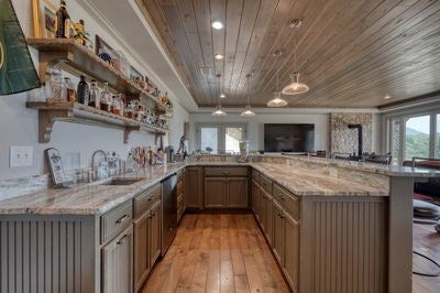 Hiawassee, Georgia, 30546, United States, 3 Bedrooms Bedrooms, ,4 BathroomsBathrooms,Residential,For Sale,1933523
