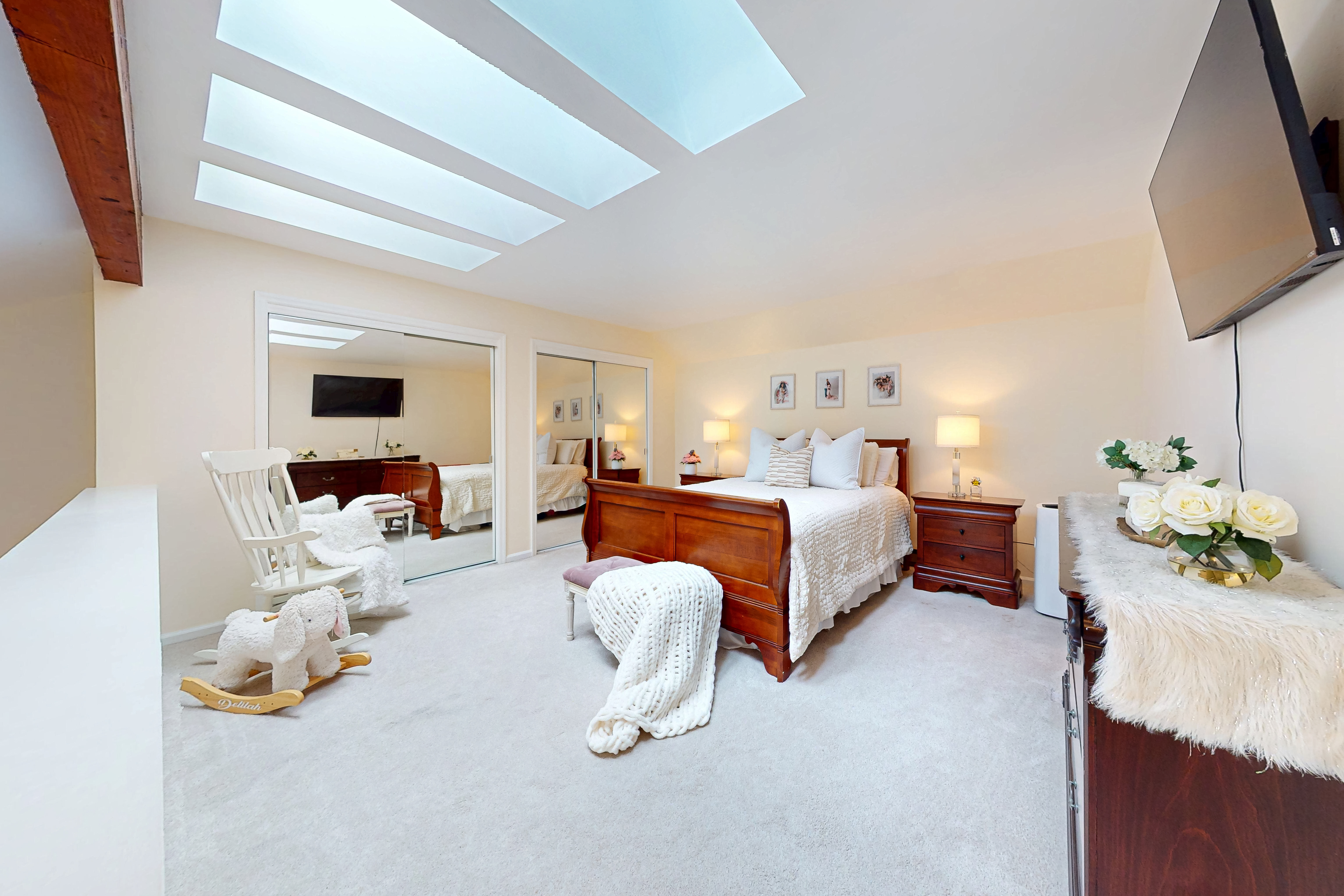 Upper Level Two-Story Townhouse - 物件實景