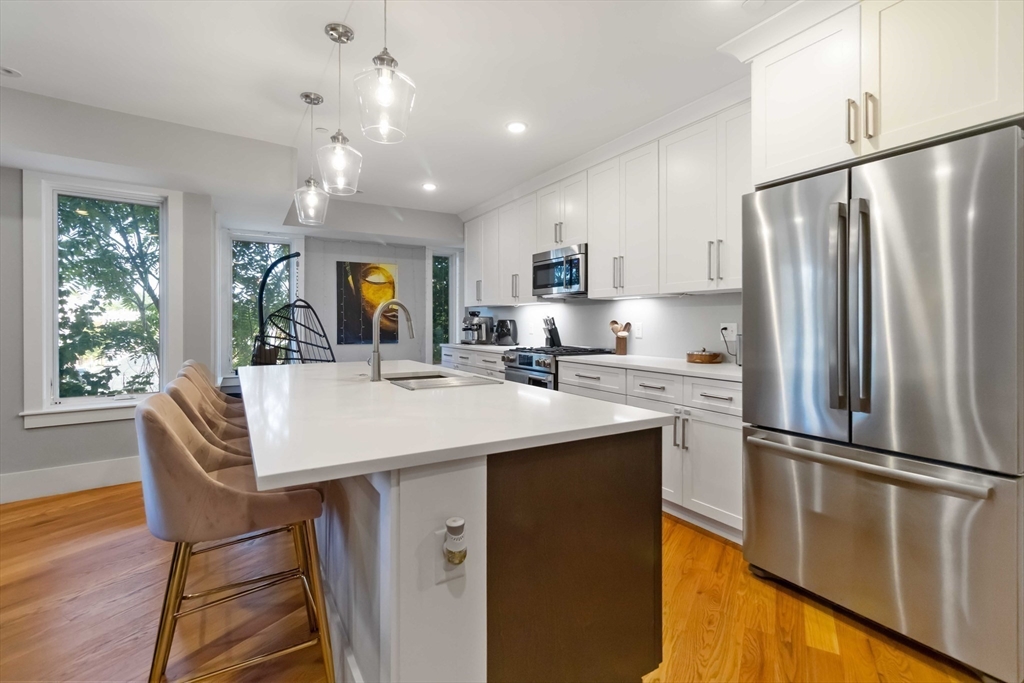 Quincy, Massachusetts, 02171, United States, 3 Bedrooms Bedrooms, ,2 BathroomsBathrooms,Residential,For Sale,1939729