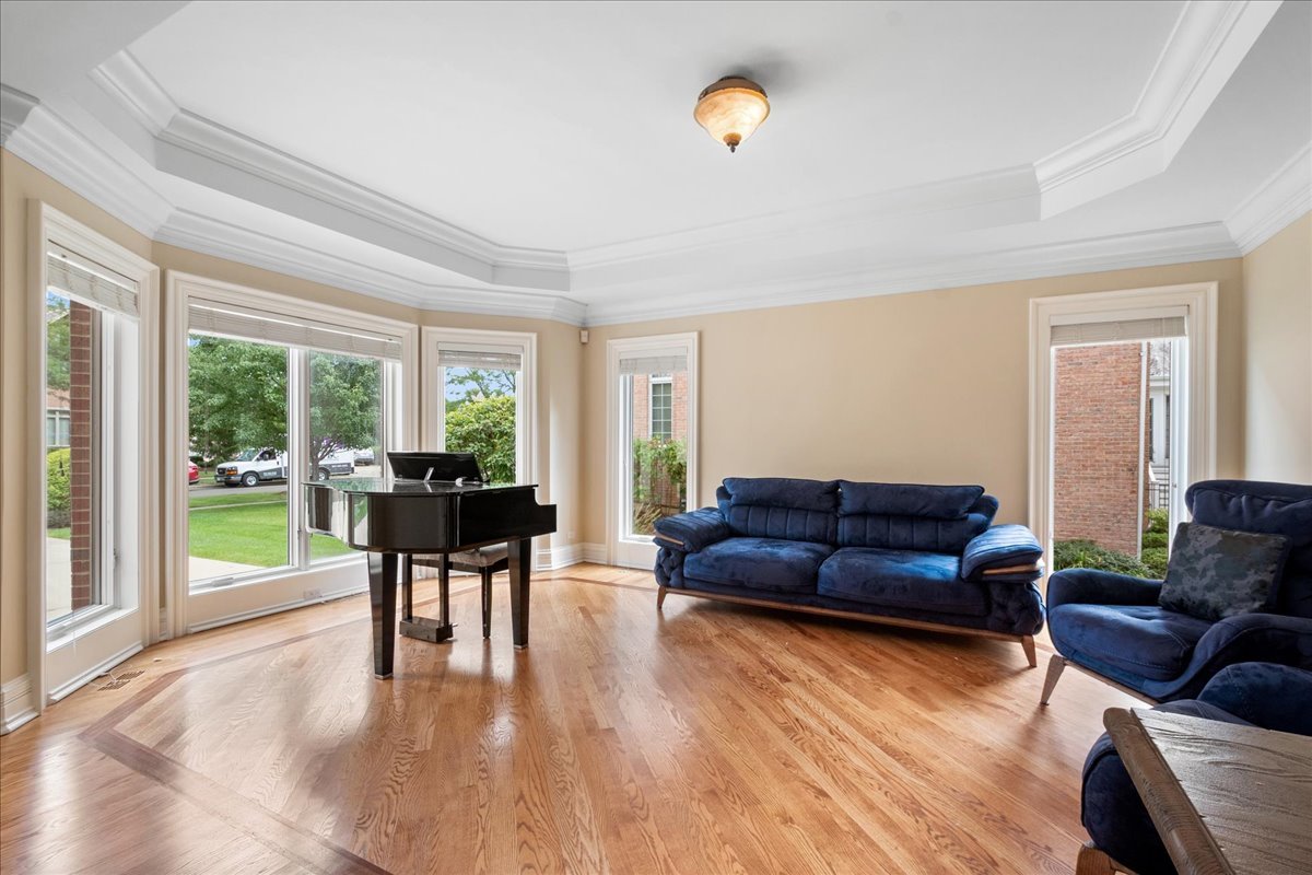 Vernon Hills, Illinois, 60061, United States, 4 Bedrooms Bedrooms, ,4 BathroomsBathrooms,Residential,For Sale,1940393
