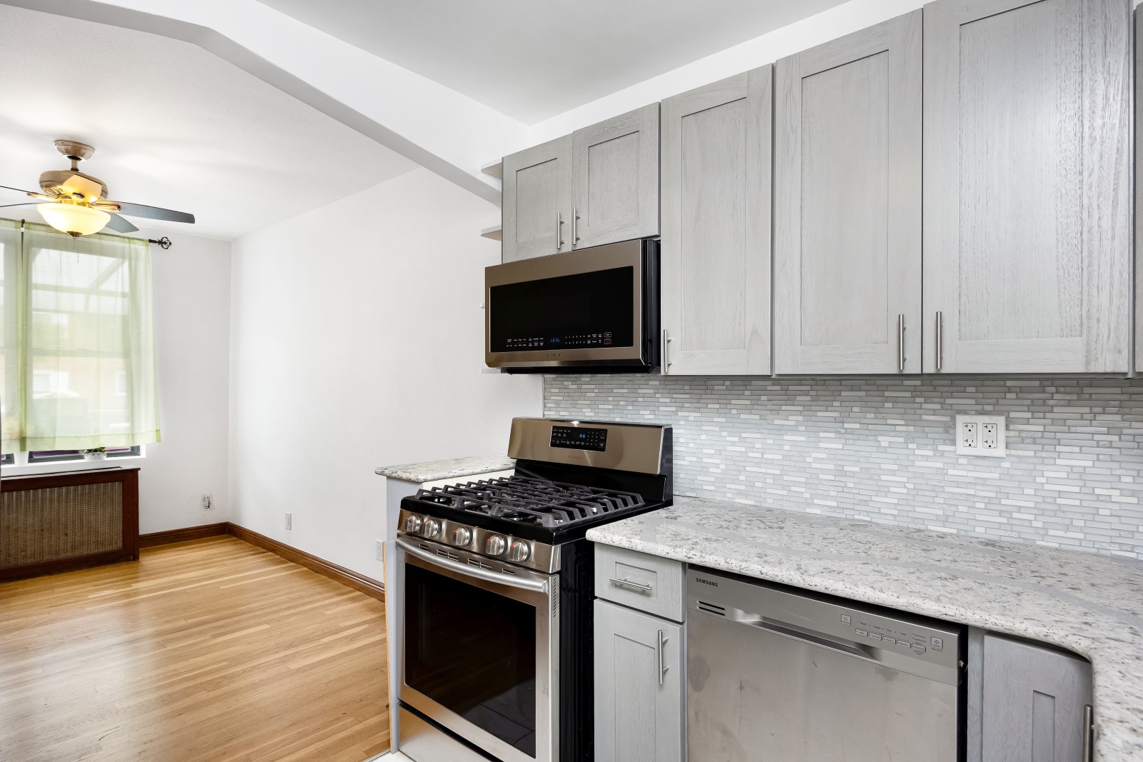 Glendale, New York, 11385, United States, 2 Bedrooms Bedrooms, ,1 BathroomBathrooms,Residential,For Sale,1903422