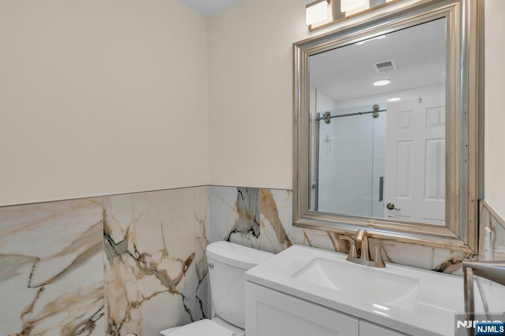 Palisades Park, New Jersey, 07650, United States, 2 Bedrooms Bedrooms, ,3 BathroomsBathrooms,Residential,For Sale,1960727