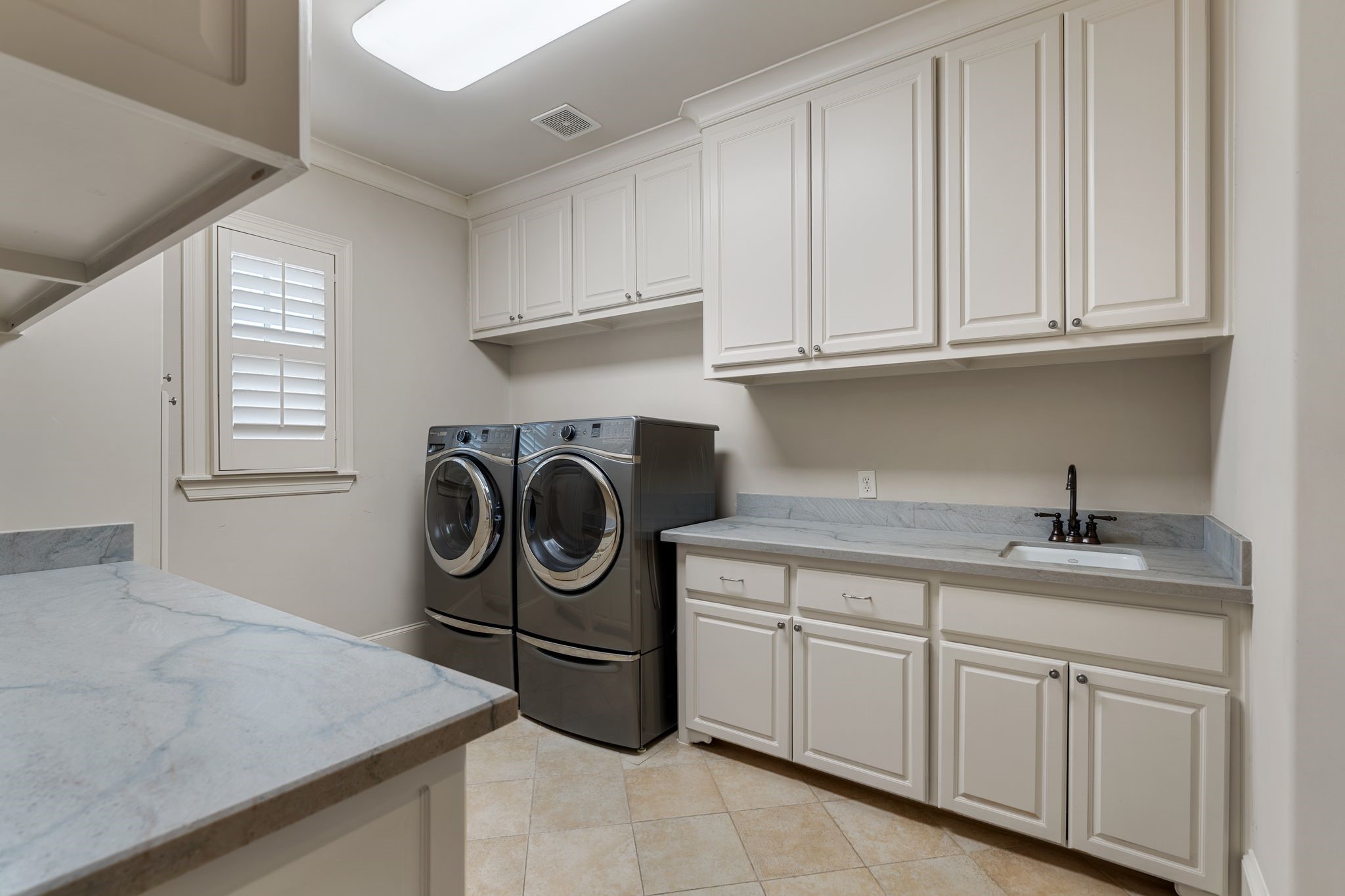  1010 Nantucket Drive F - 物件實景