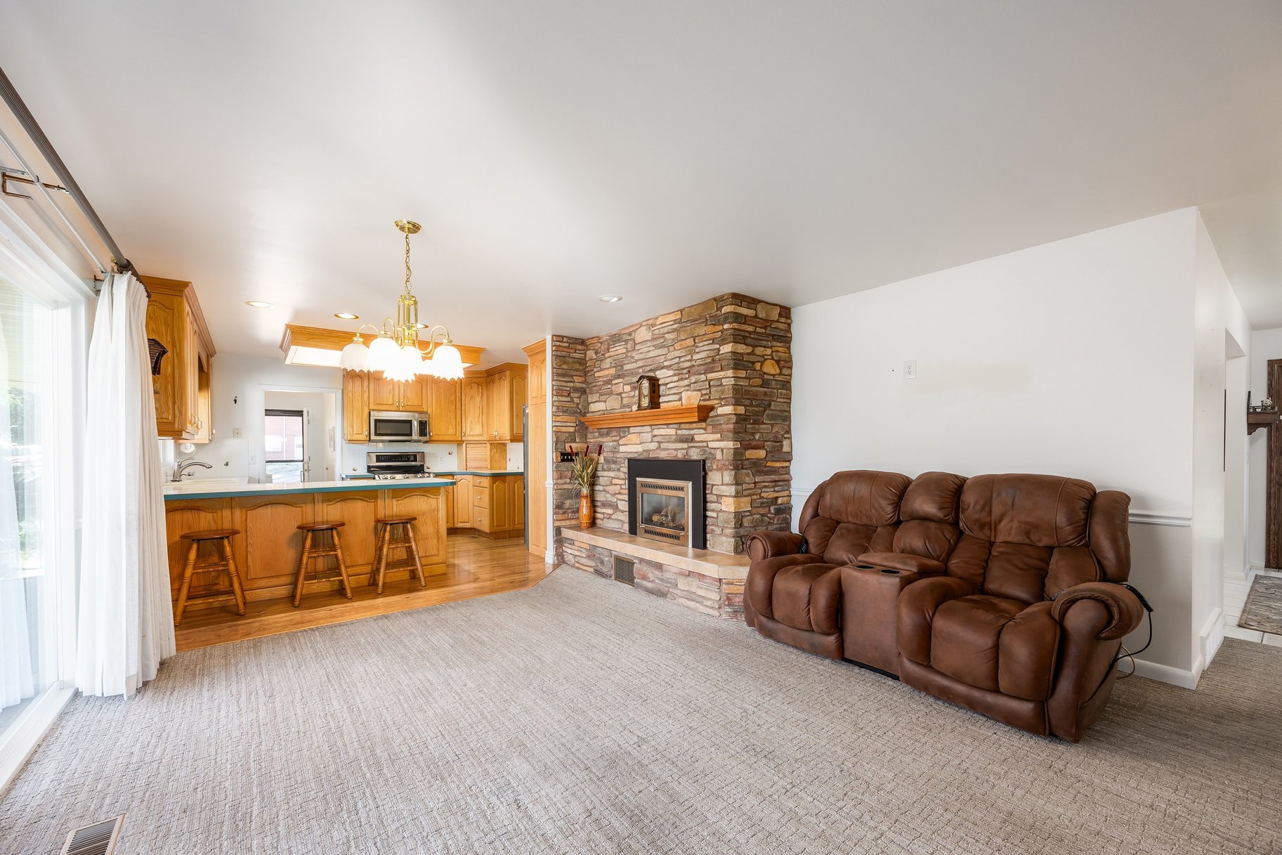  Spacious Living in an Established Springville Neighborhood - 物件實景