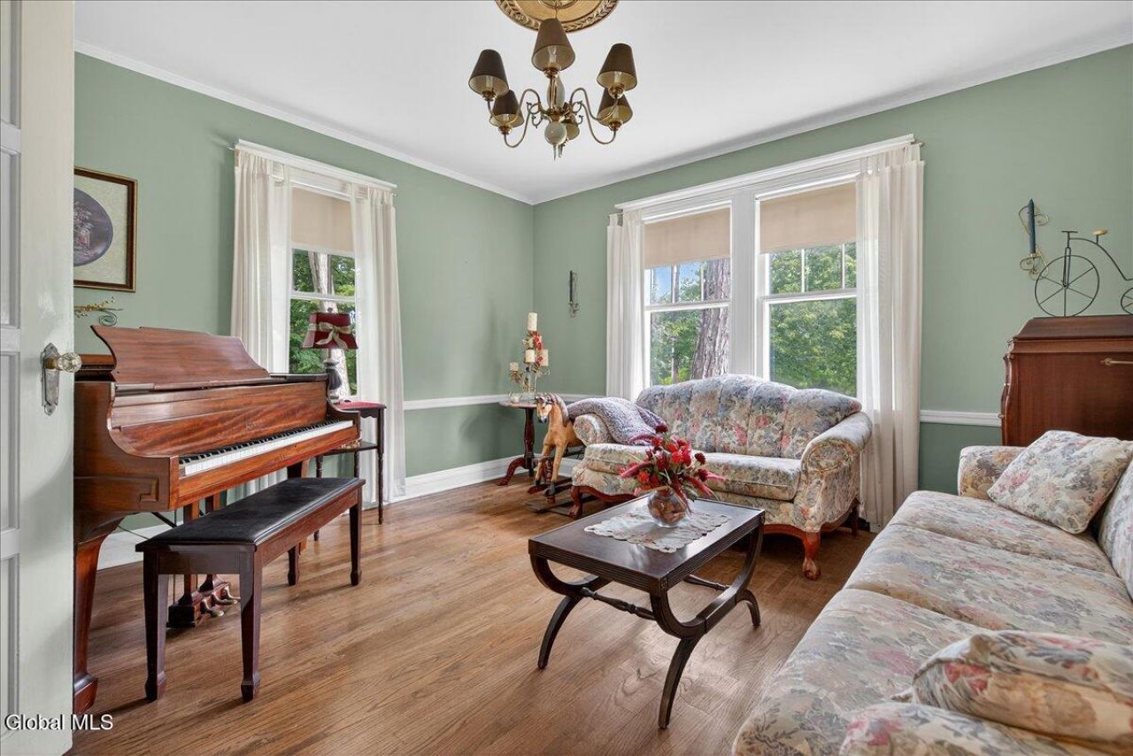Schenectady, New York, 12309, United States, 5 Bedrooms Bedrooms, ,4 BathroomsBathrooms,Residential,For Sale,1938536