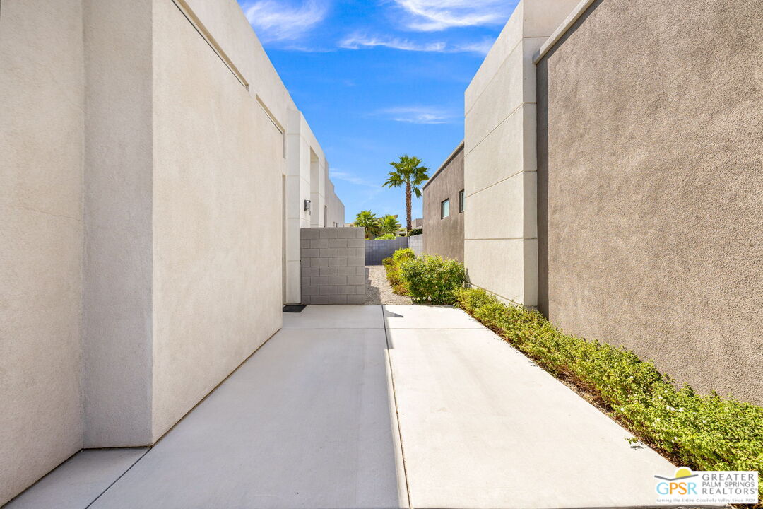 Palm Springs, California, 92262, United States, 3 Bedrooms Bedrooms, ,3 BathroomsBathrooms,Residential,For Sale,1927236