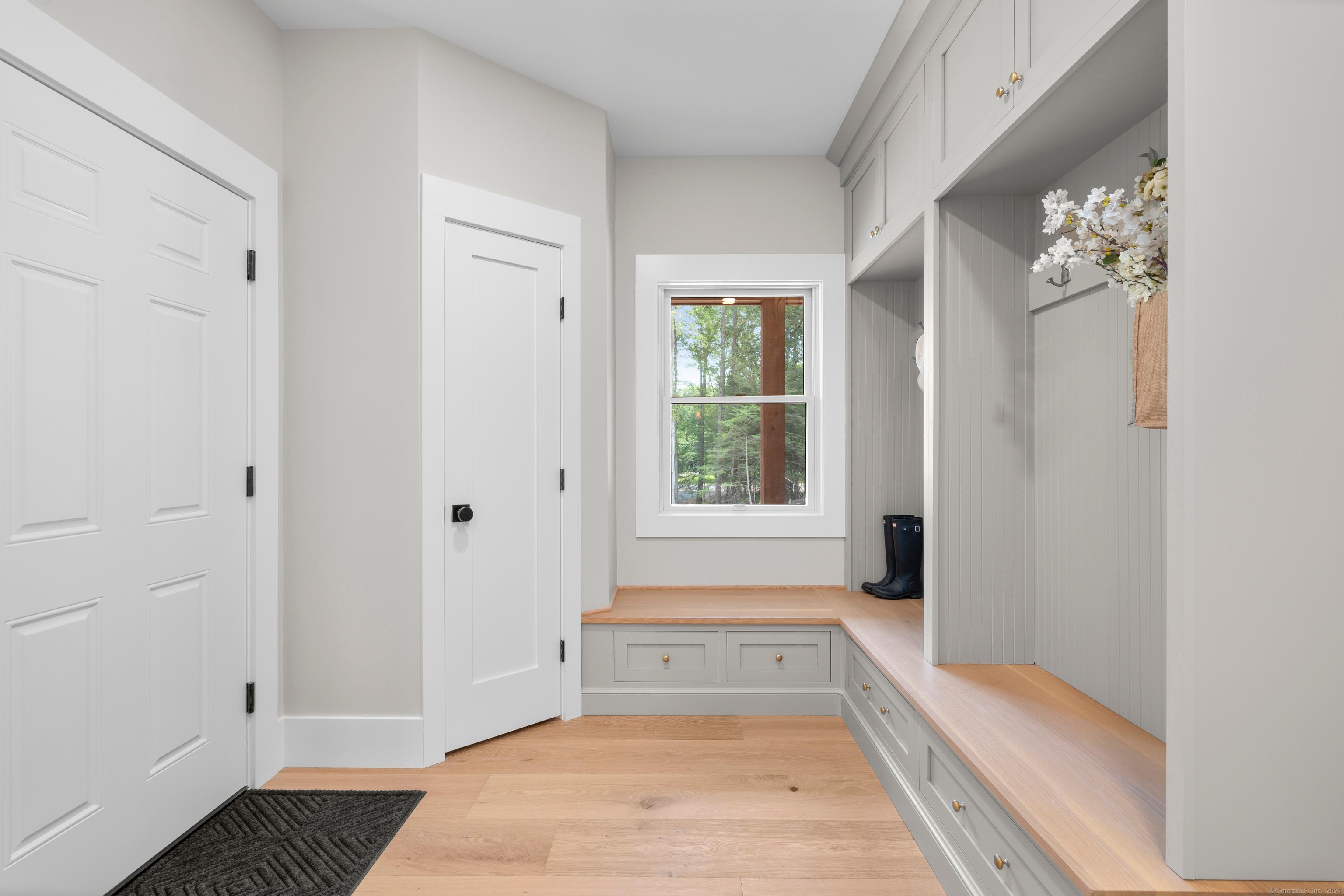 Avon, Connecticut, 06001, United States, 4 Bedrooms Bedrooms, ,4 BathroomsBathrooms,Residential,For Sale,1982125