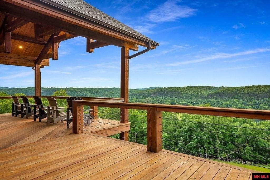 Cotter, Arkansas, 72626, United States, 4 Bedrooms Bedrooms, ,5 BathroomsBathrooms,Residential,For Sale,1976163