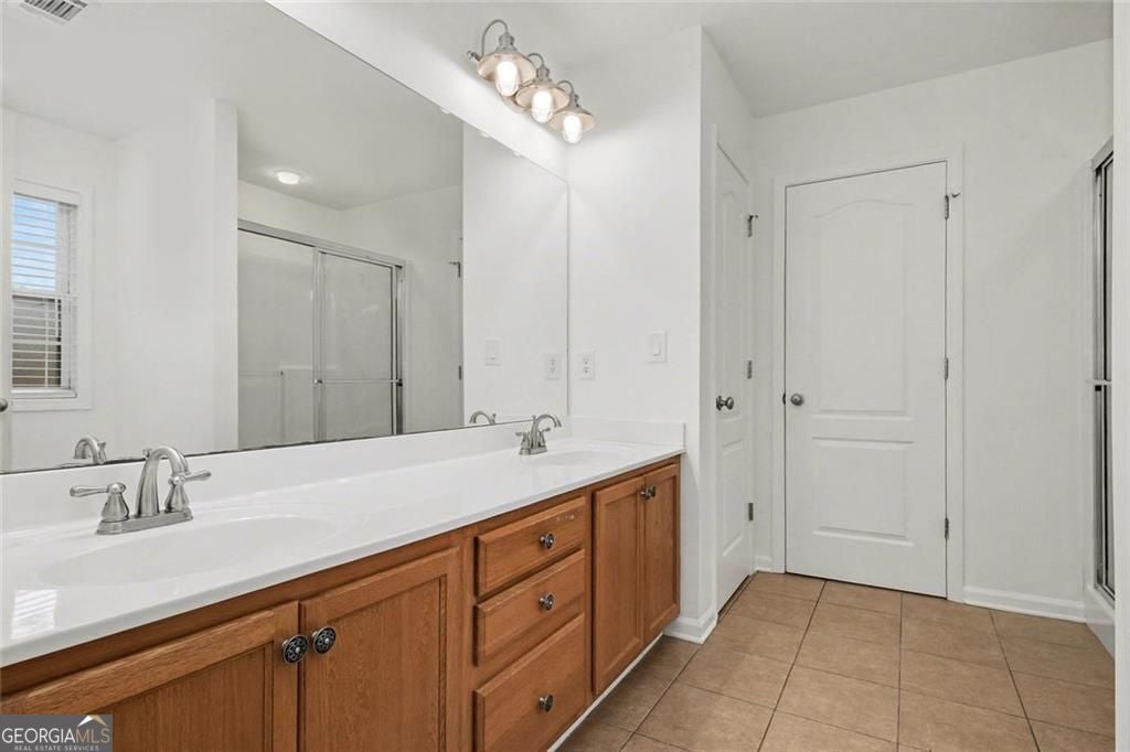 Flowery Branch, Georgia, 30542, United States, 5 Bedrooms Bedrooms, ,3 BathroomsBathrooms,Residential,For Sale,2000178