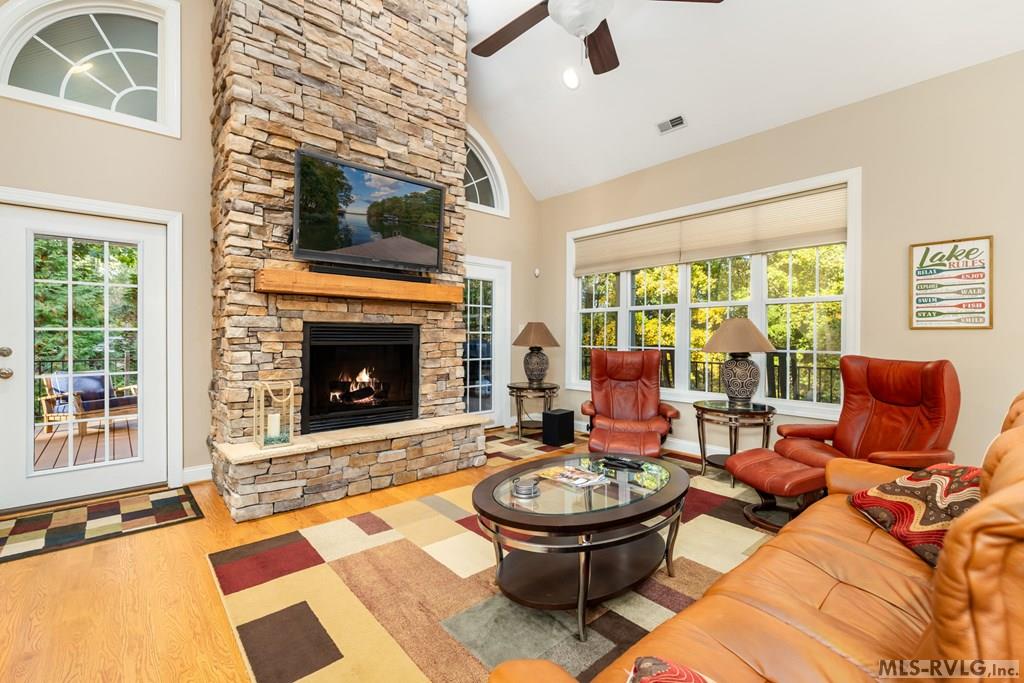 Boydton, Virginia, 23917, United States, 5 Bedrooms Bedrooms, ,4 BathroomsBathrooms,Residential,For Sale,1991597