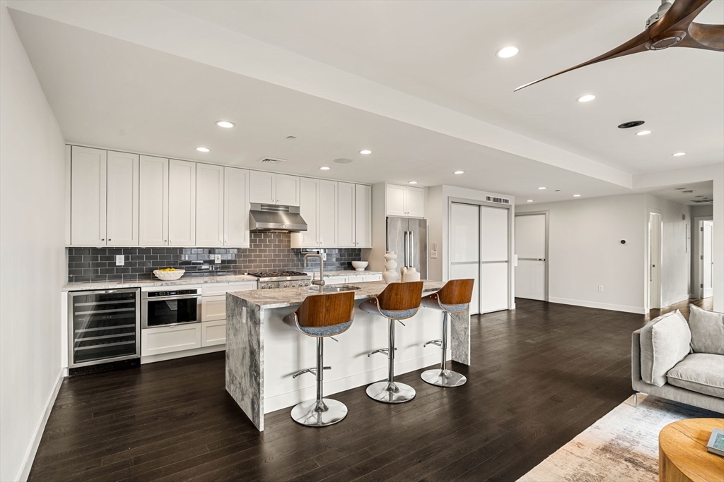 Boston, Massachusetts, 02127, United States, 2 Bedrooms Bedrooms, ,2 BathroomsBathrooms,Residential,For Sale,1999674