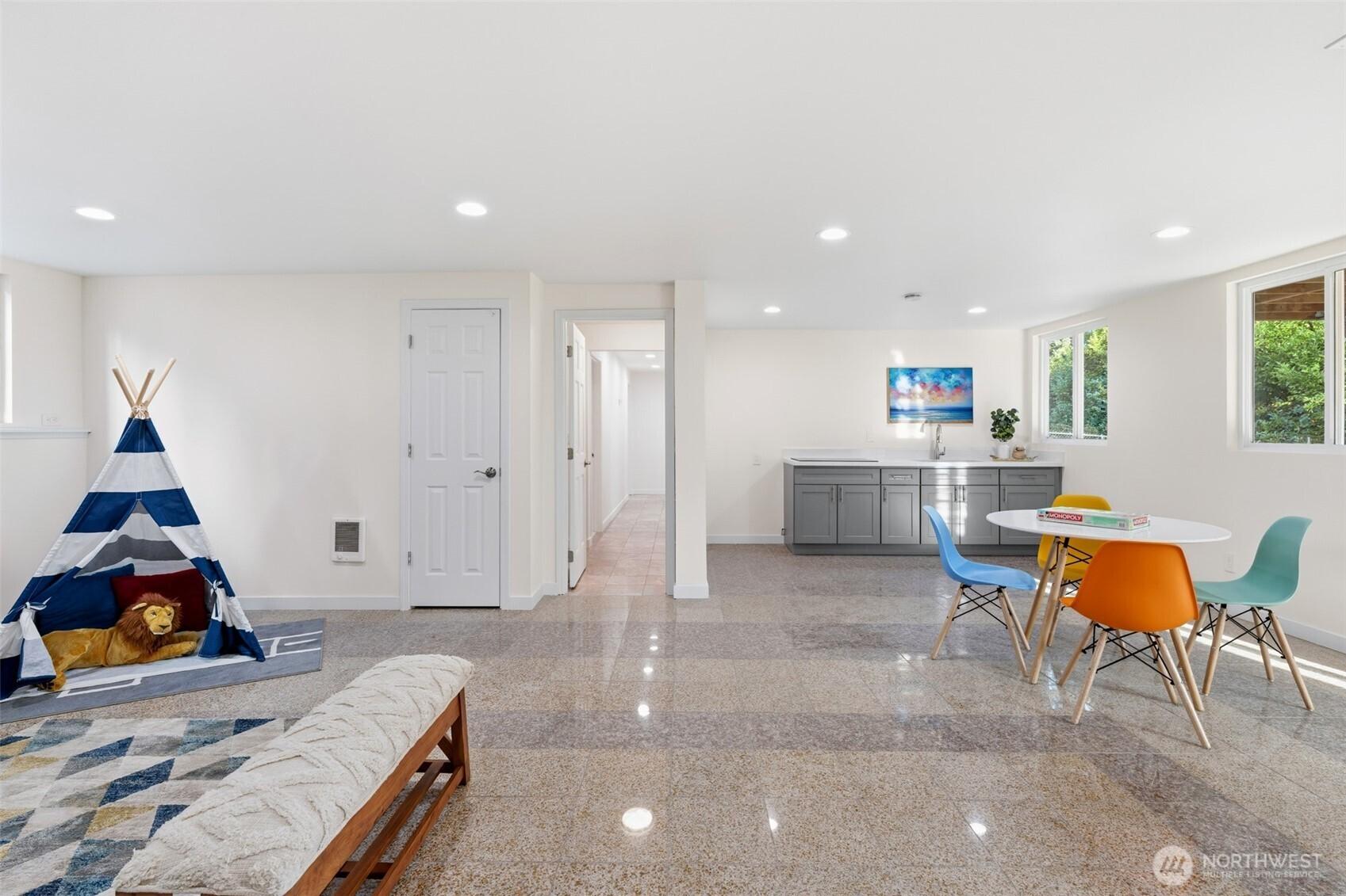 PUYALLUP, Washington, 98373, United States, 6 Bedrooms Bedrooms, ,3 BathroomsBathrooms,Residential,For Sale,2000795