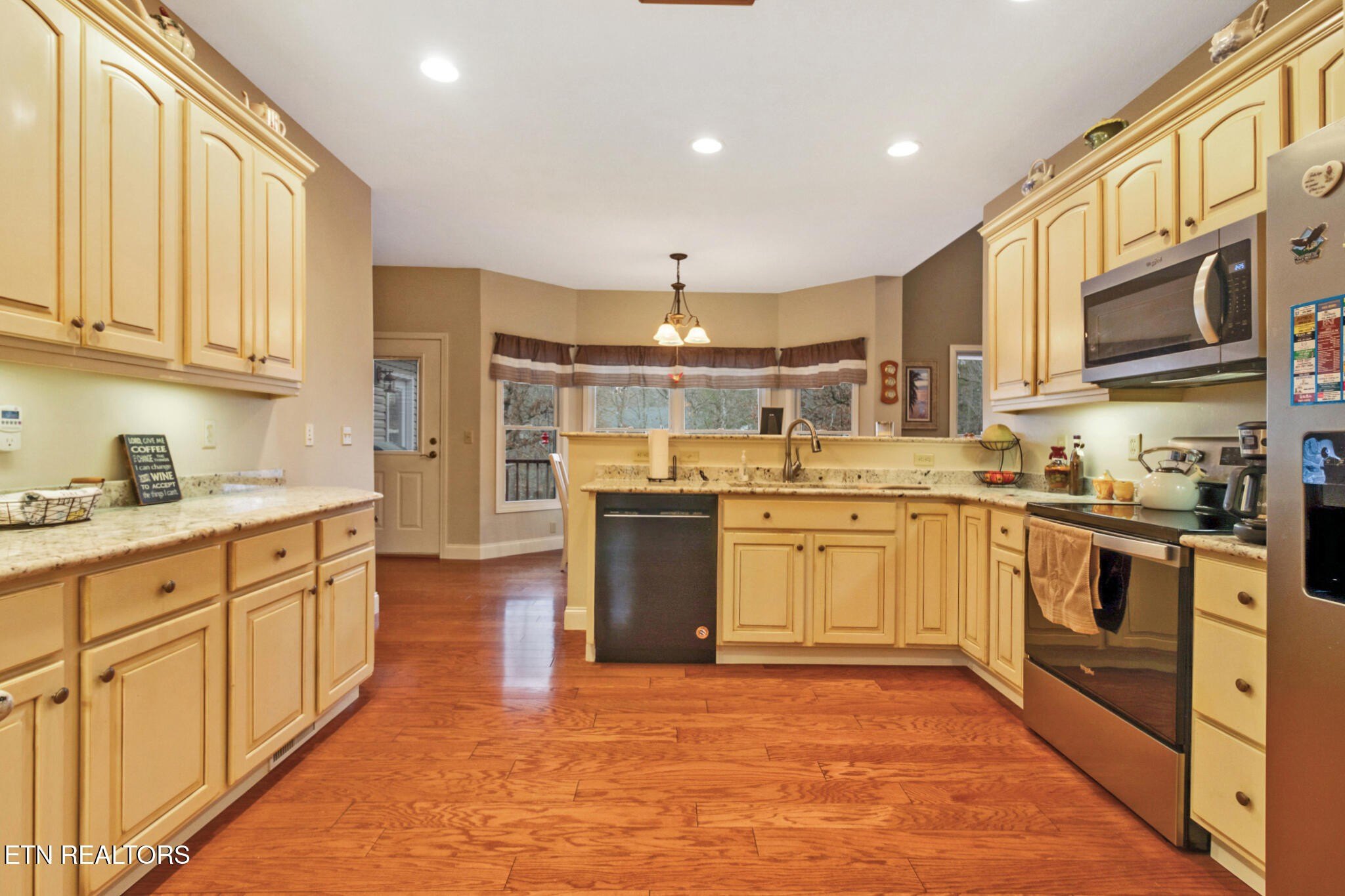 Crossville, Tennessee, 38572, United States, 2 Bedrooms Bedrooms, ,3 BathroomsBathrooms,Residential,For Sale,1978384