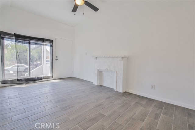 Los Angeles, California, 90001, United States, 4 Bedrooms Bedrooms, ,Residential,For Sale,1928071