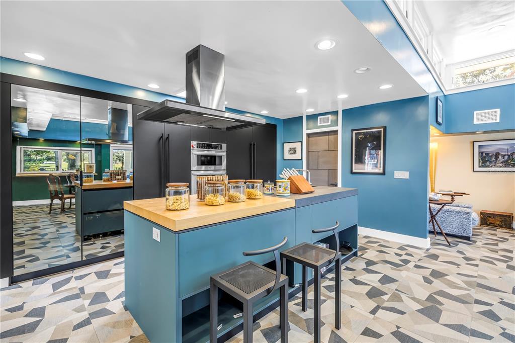 St Petersburg, Florida, 33704, United States, 4 Bedrooms Bedrooms, ,4 BathroomsBathrooms,Residential,For Sale,1991901