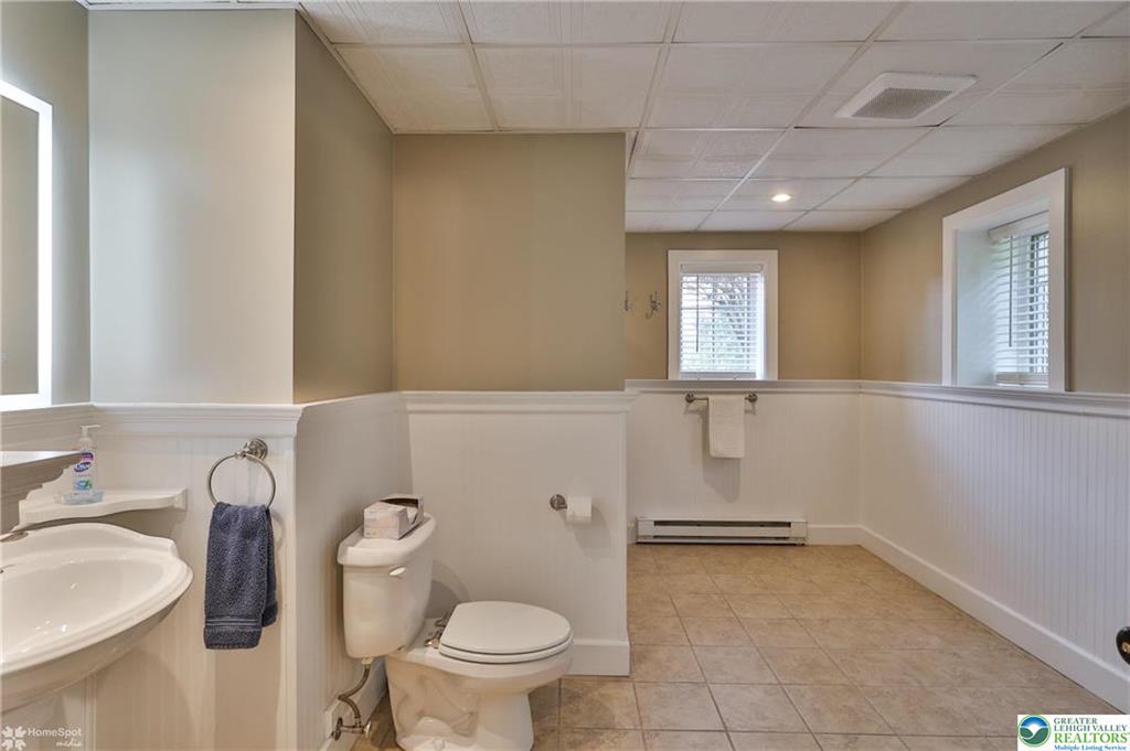 Stroudsburg, Pennsylvania, 18360-6926, United States, 7 Bedrooms Bedrooms, ,4 BathroomsBathrooms,Residential,For Sale,1904497
