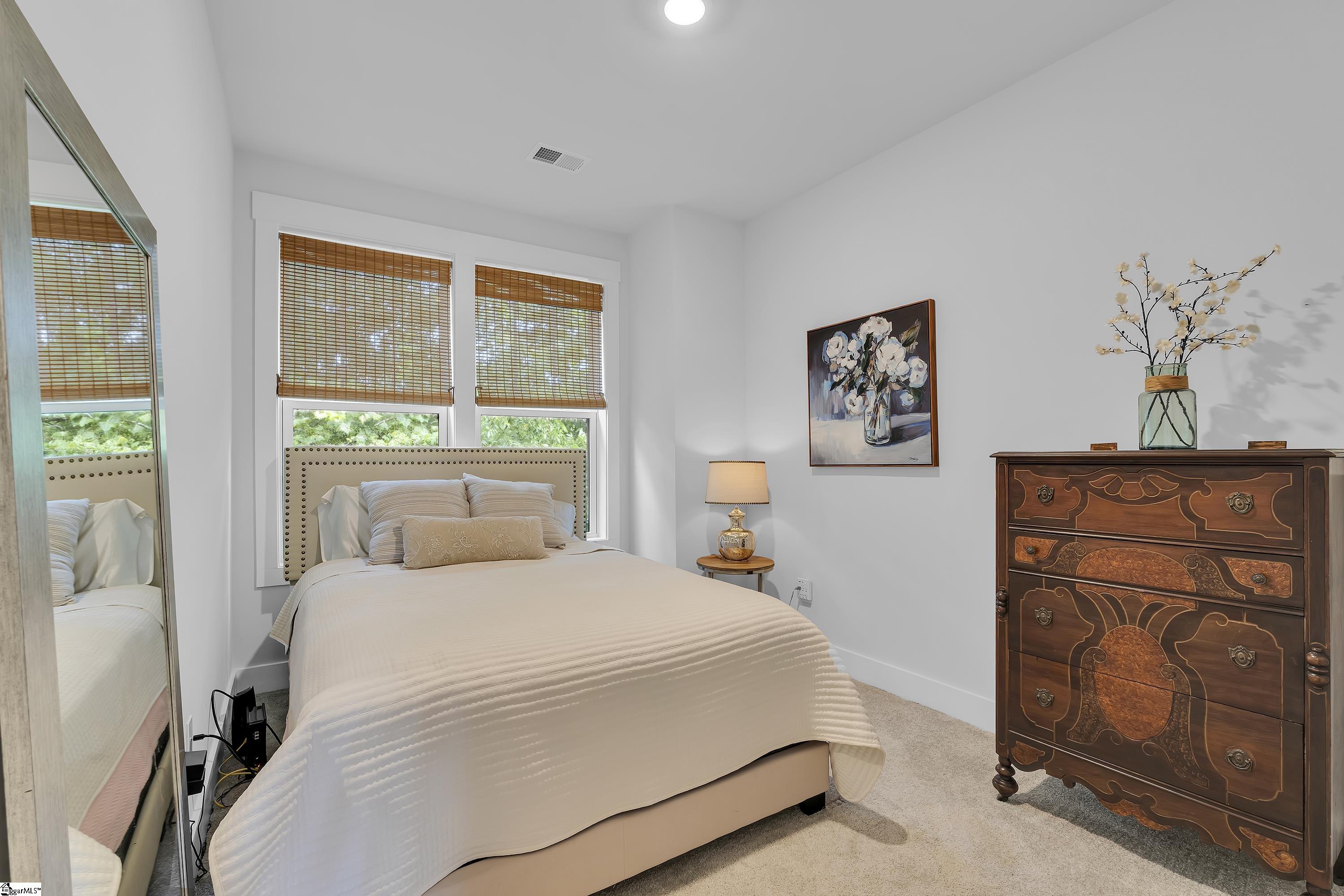 Greenville, South Carolina, 29605, United States, 3 Bedrooms Bedrooms, ,4 BathroomsBathrooms,Residential,For Sale,1999610